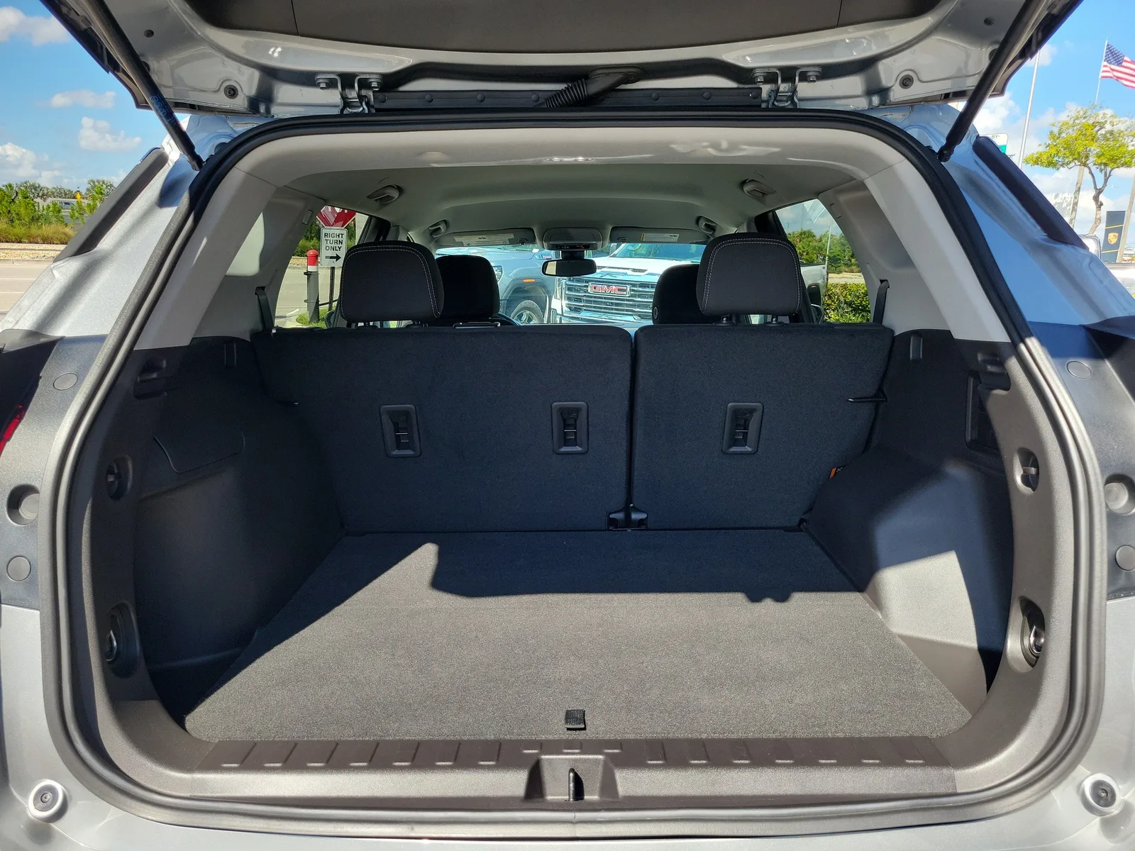 2024 GMC Terrain SLE photo 10
