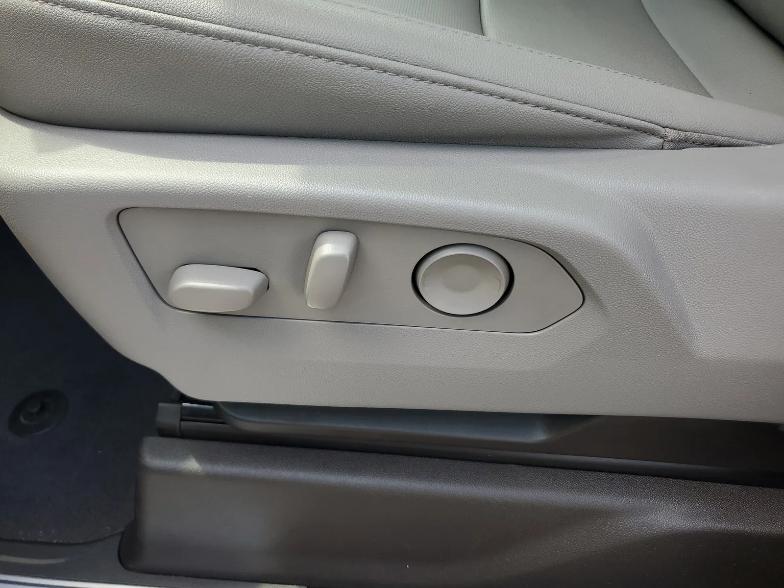 2024 Chevrolet Silverado 1500 LTZ photo 10