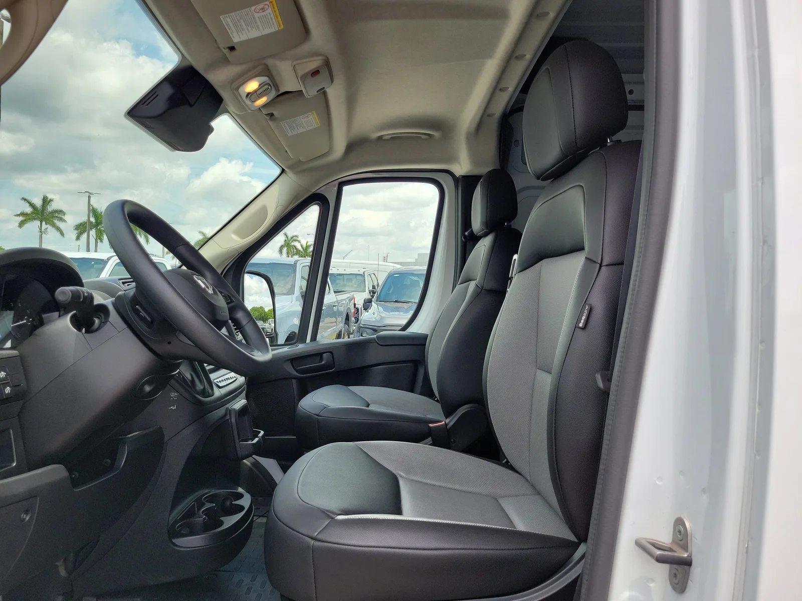 2026 RAM ProMaster Cargo Van Tradesman photo 9