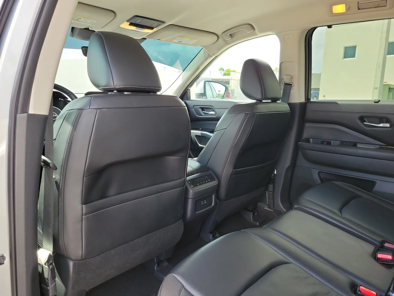 2024 Nissan Pathfinder SL photo 20