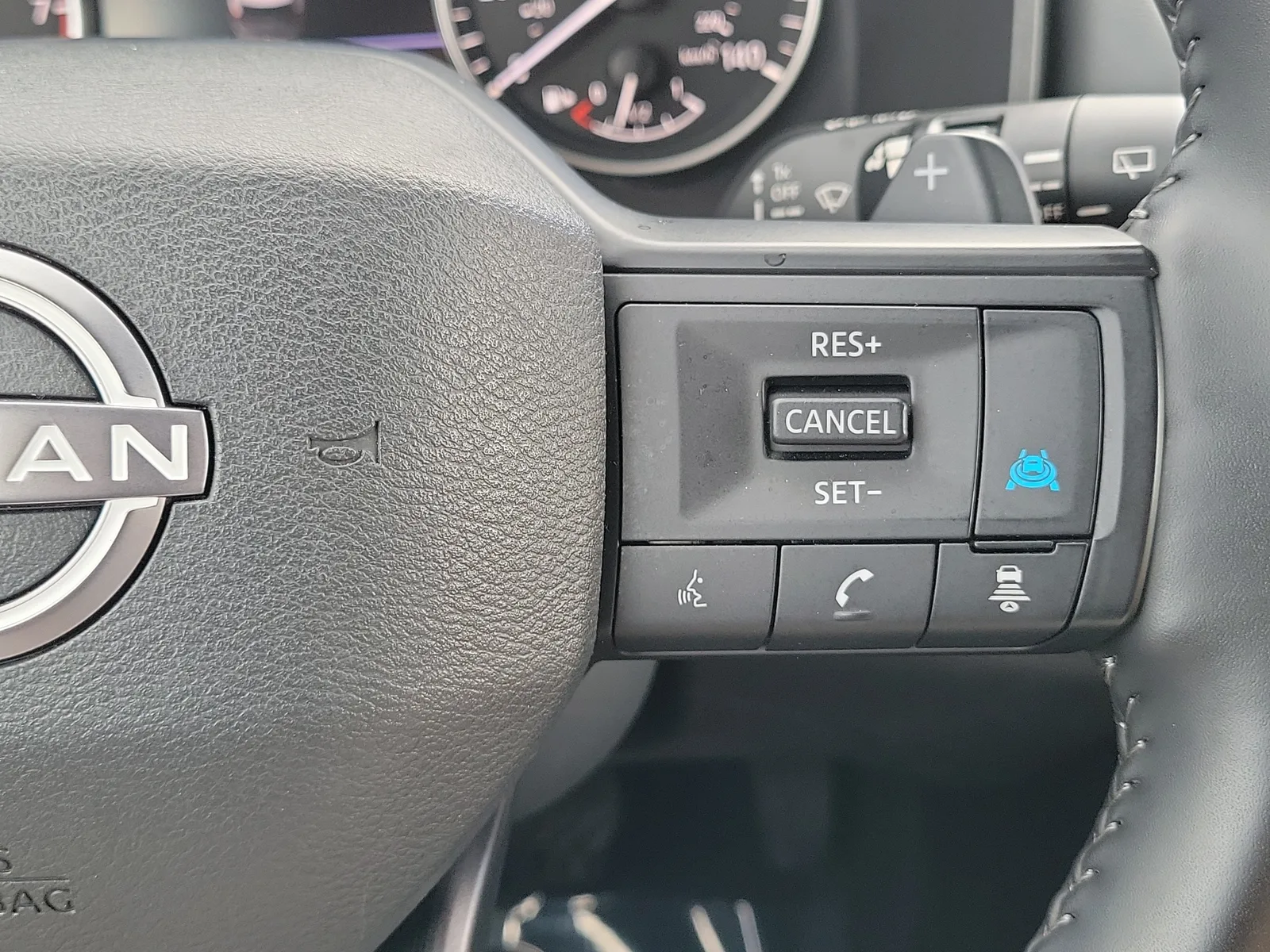2025 Nissan Rogue SV photo 22