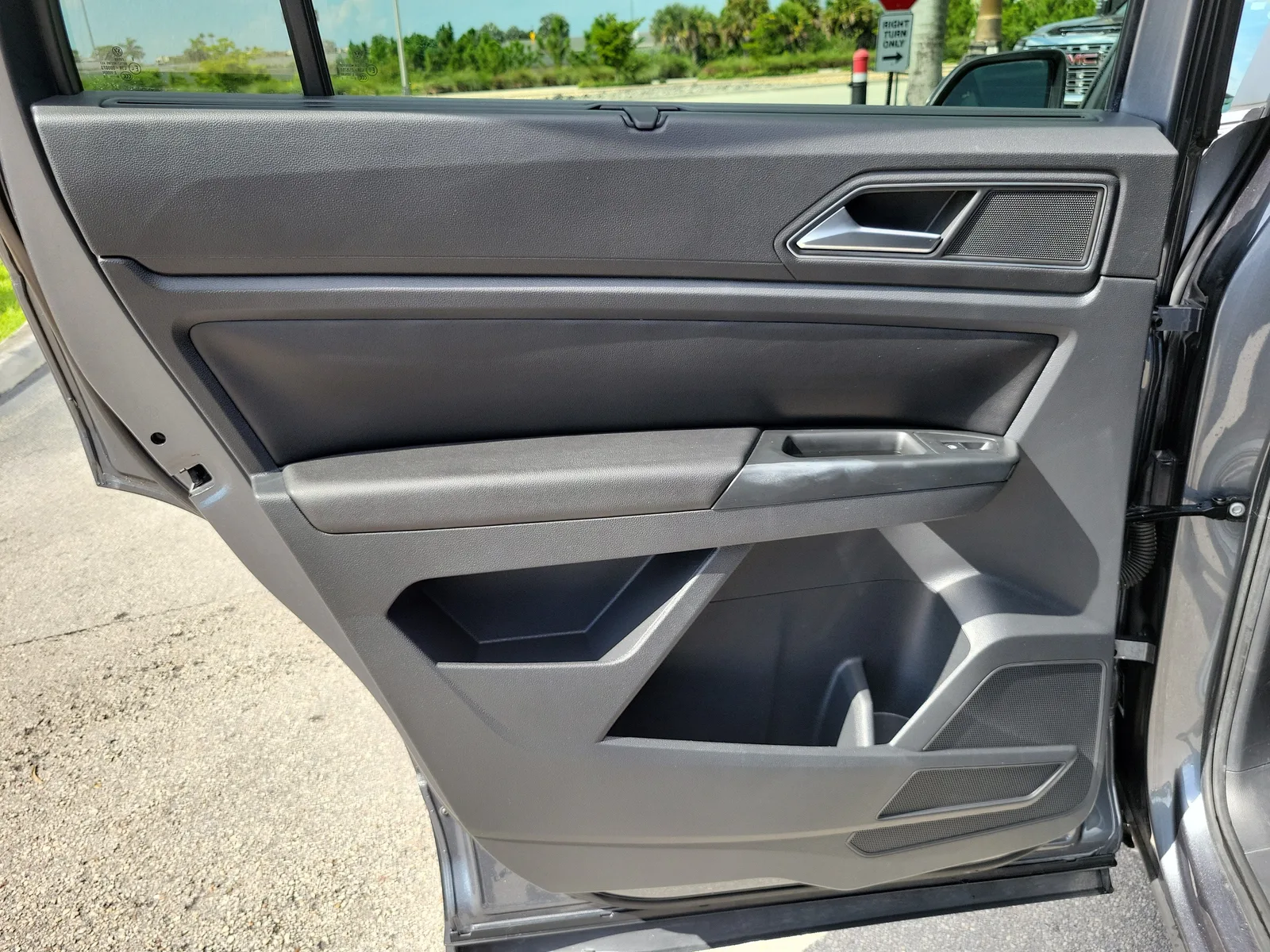 2019 Volkswagen Atlas 3.6L V6 SE photo 25
