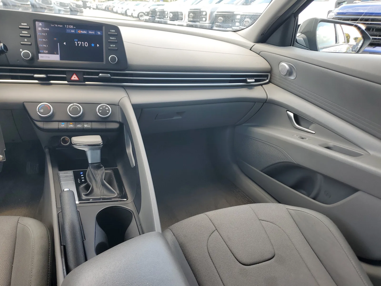 2024 Hyundai Elantra SE photo 15