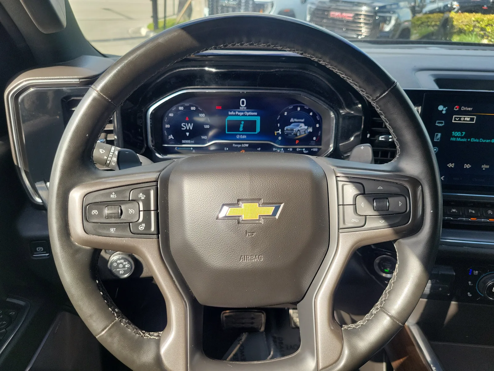 2024 Chevrolet Silverado 1500 High Country photo 16