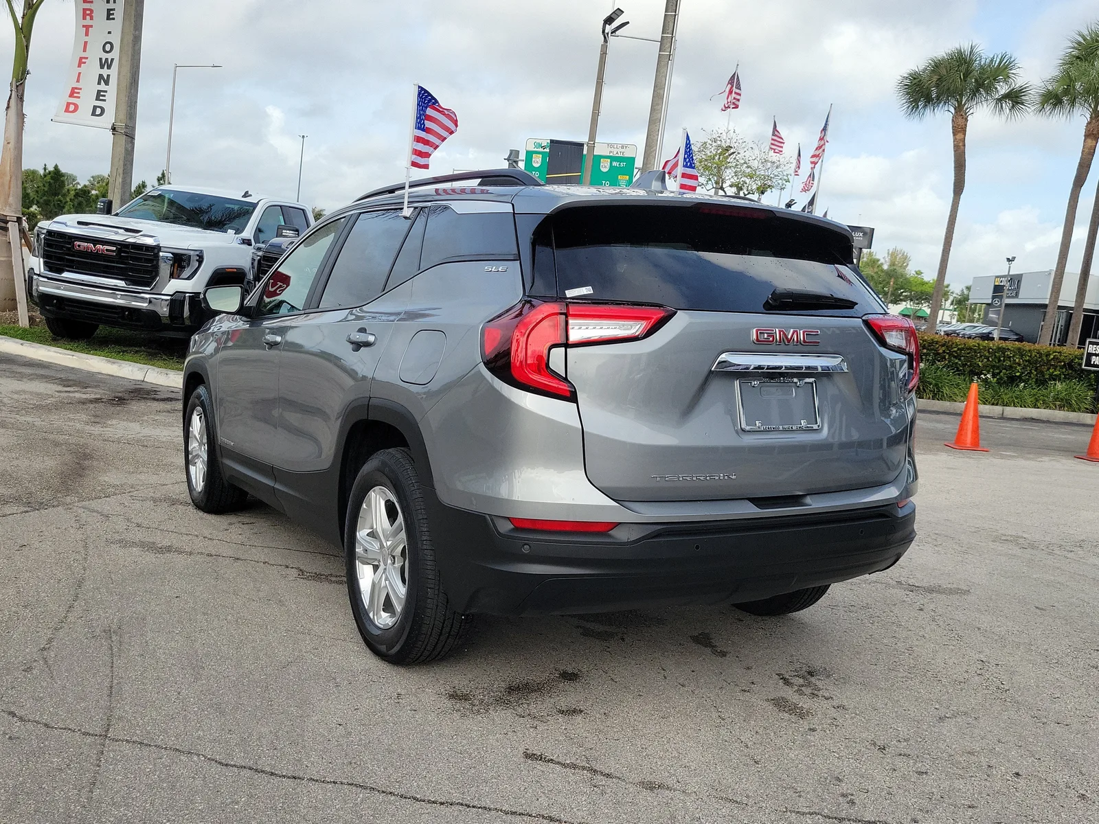 2023 GMC Terrain SLE photo 6