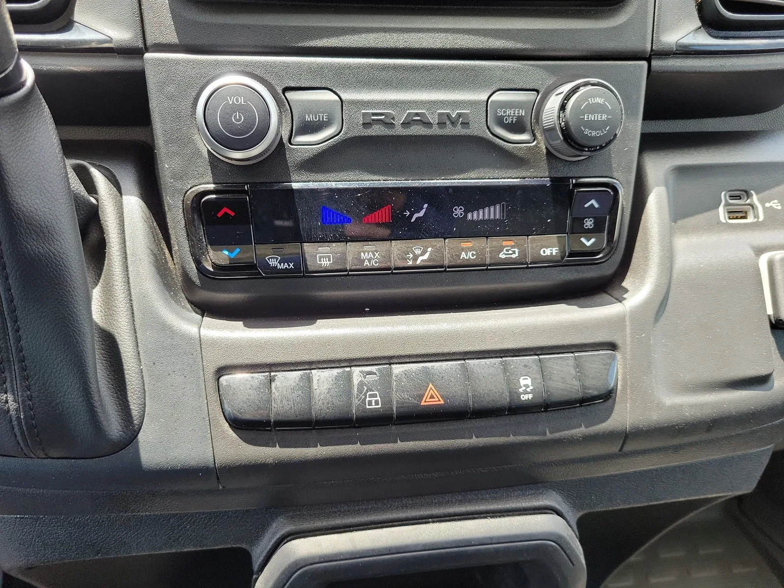 2025 RAM ProMaster Cargo Van Tradesman photo 23