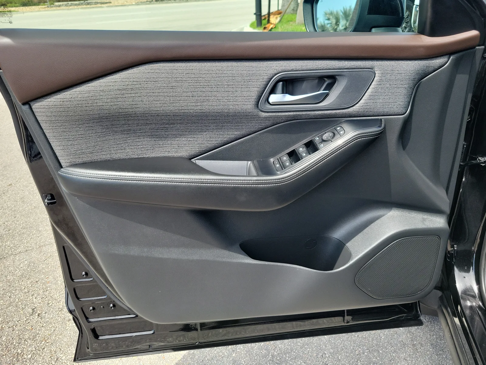 2022 Nissan Rogue SV photo 23