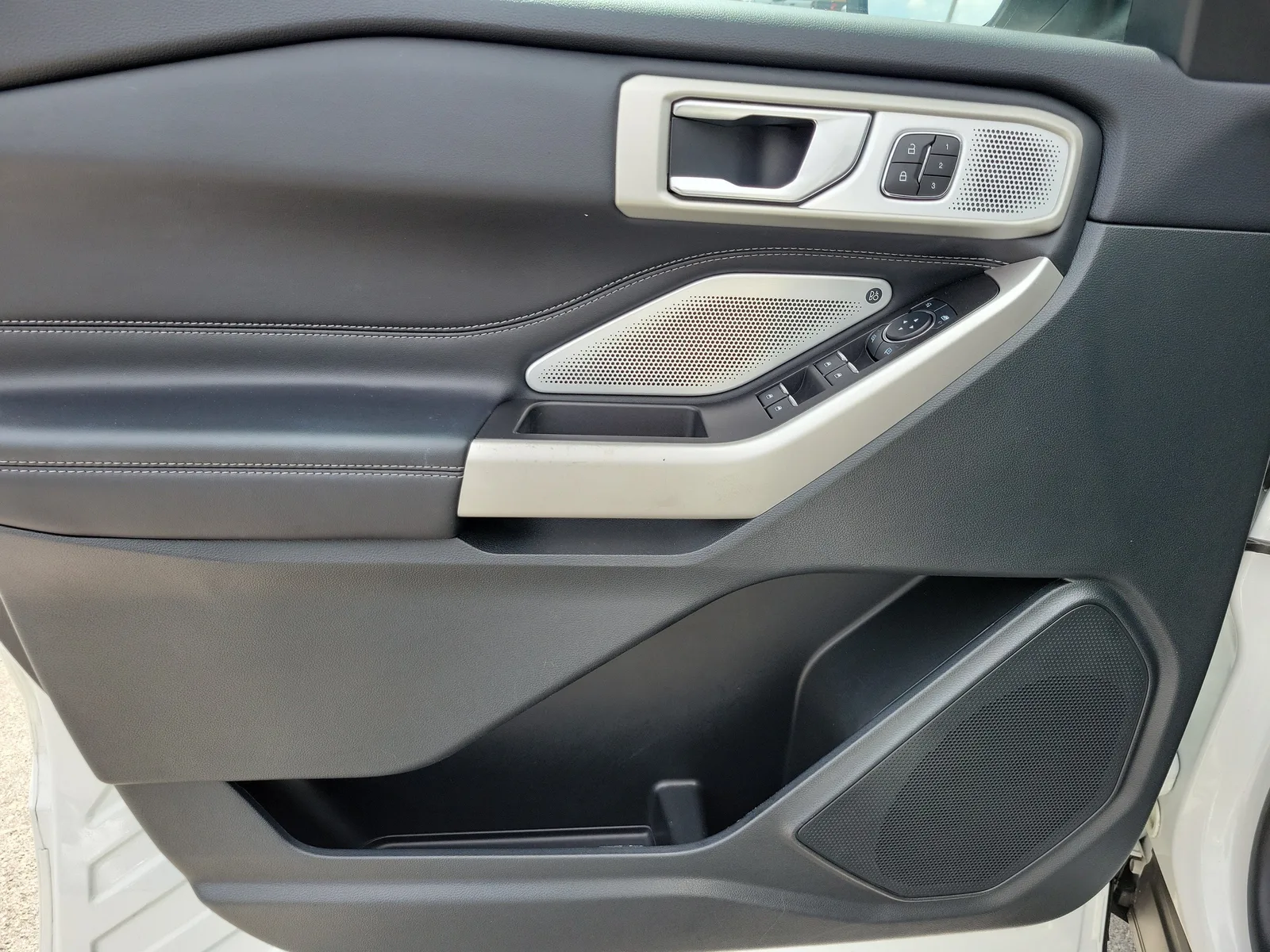 2023 Ford Explorer Limited photo 28