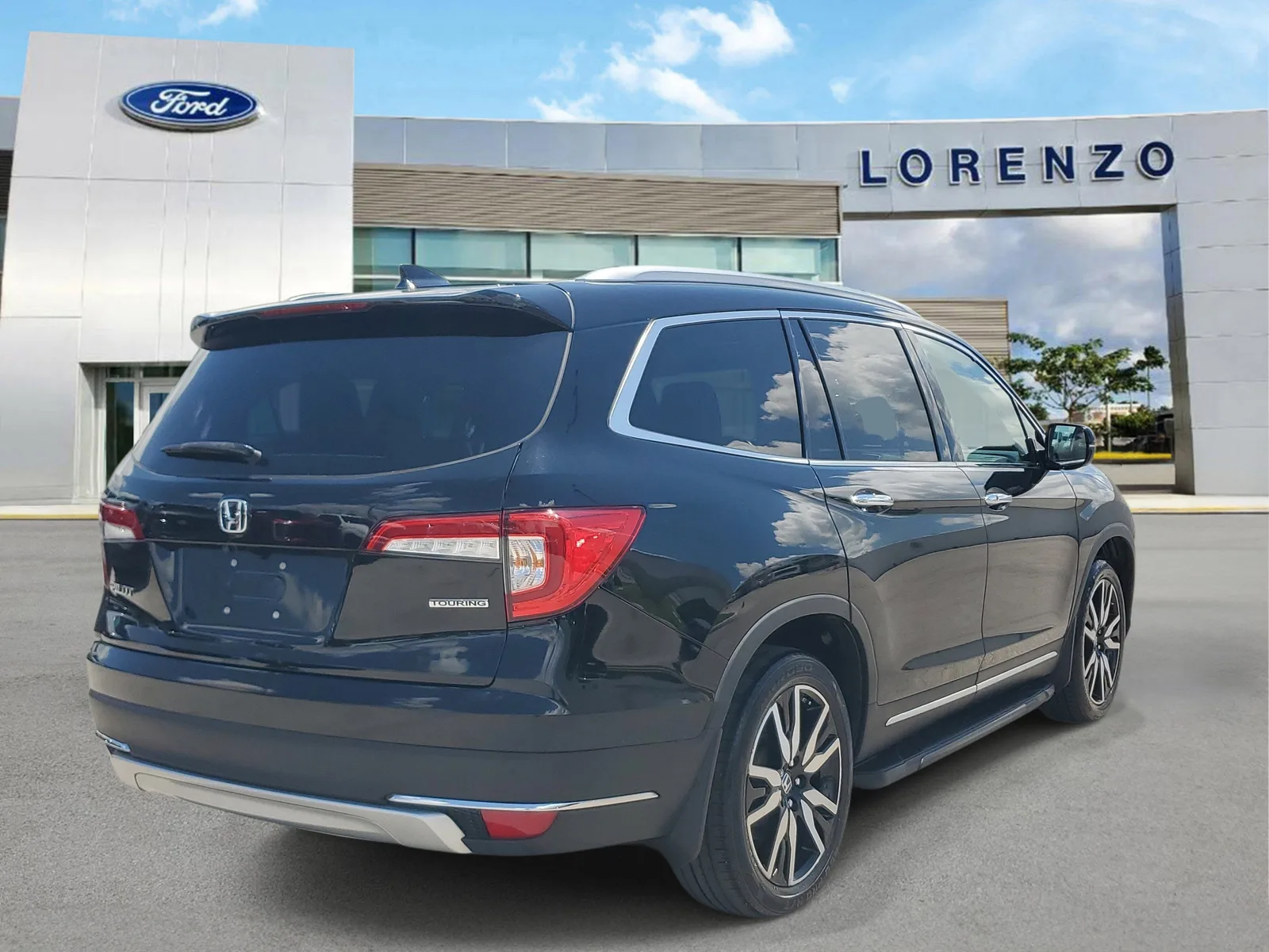 2022 Honda Pilot Touring 7-Passenger photo 5