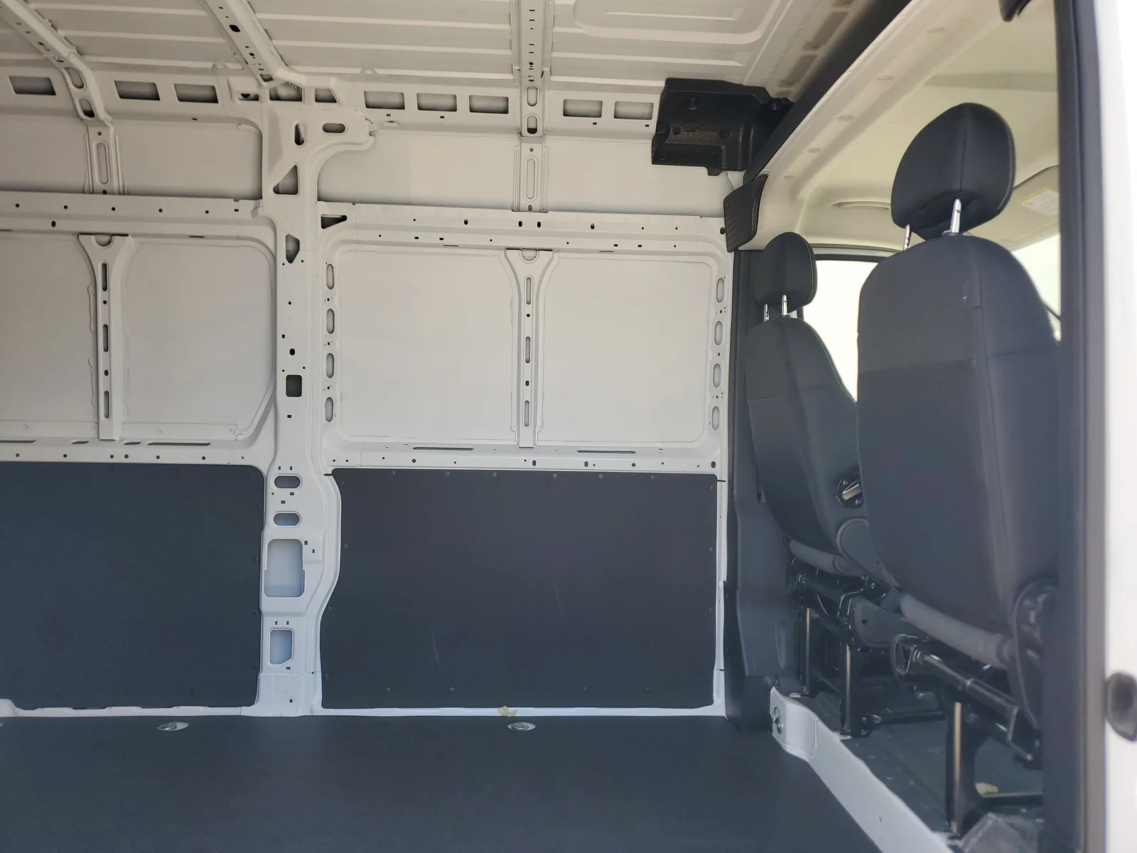 2025 RAM ProMaster Cargo Van Tradesman photo 12