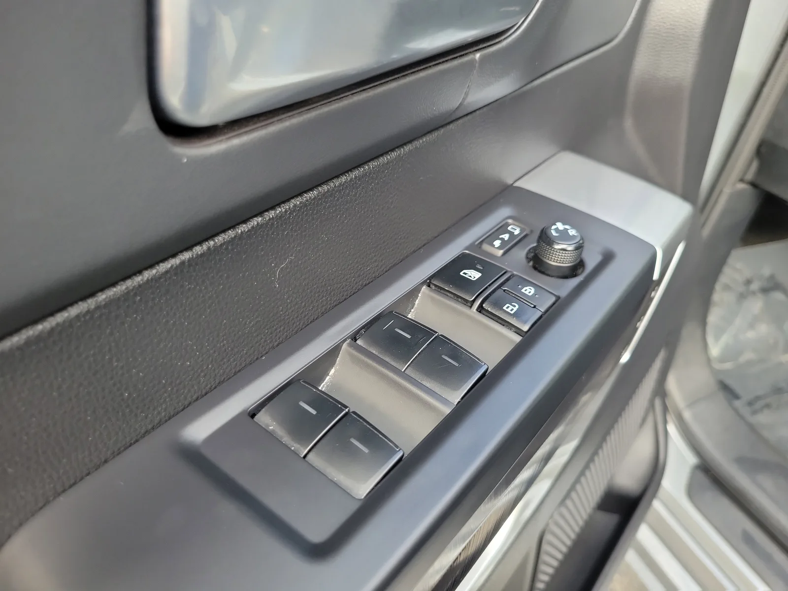 2023 Toyota Tundra 4WD Platinum photo 24