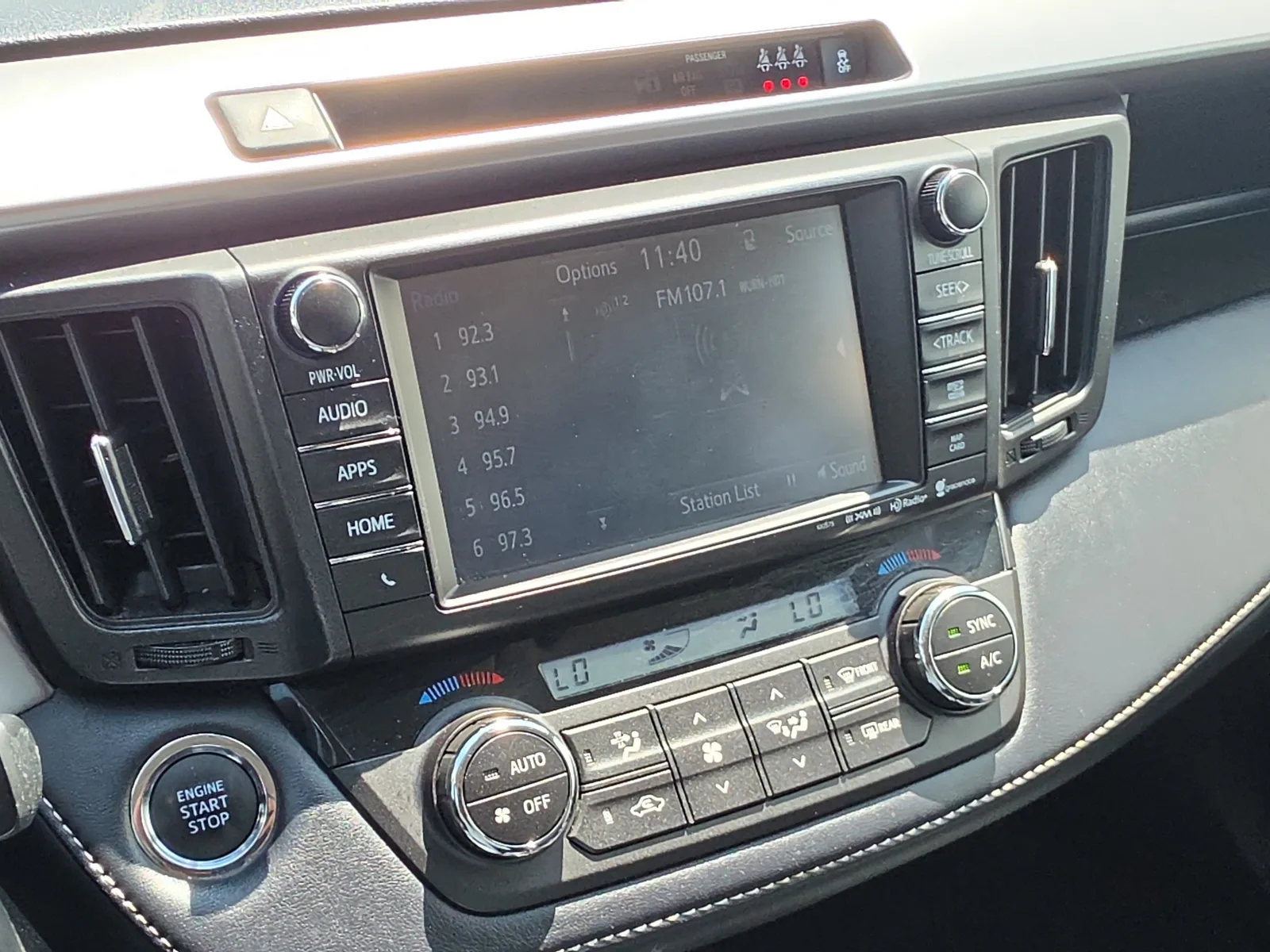 2017 Toyota RAV4 XLE photo 16