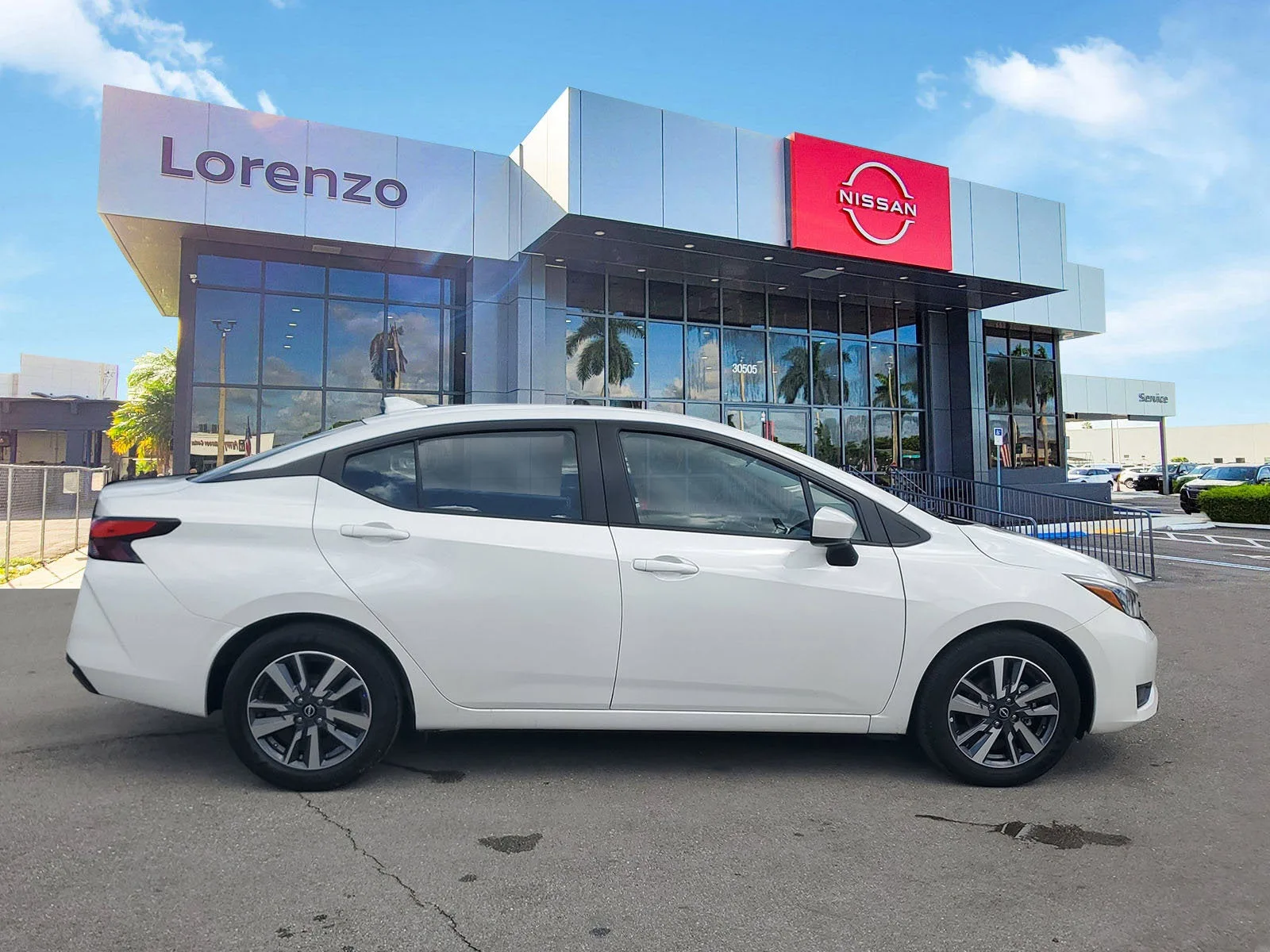 2025 Nissan Versa SV photo 4