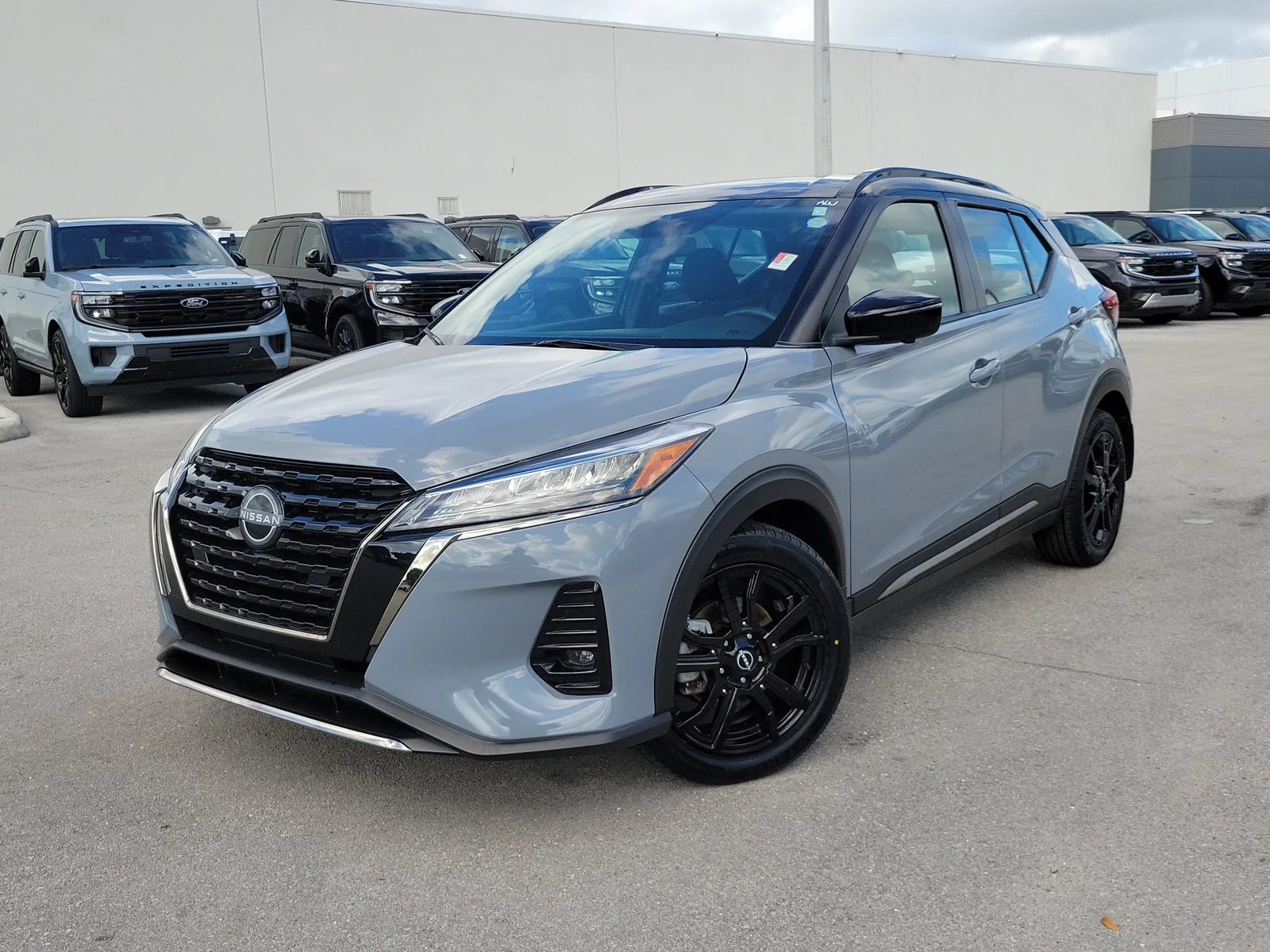 2023 Nissan Kicks SR photo 31