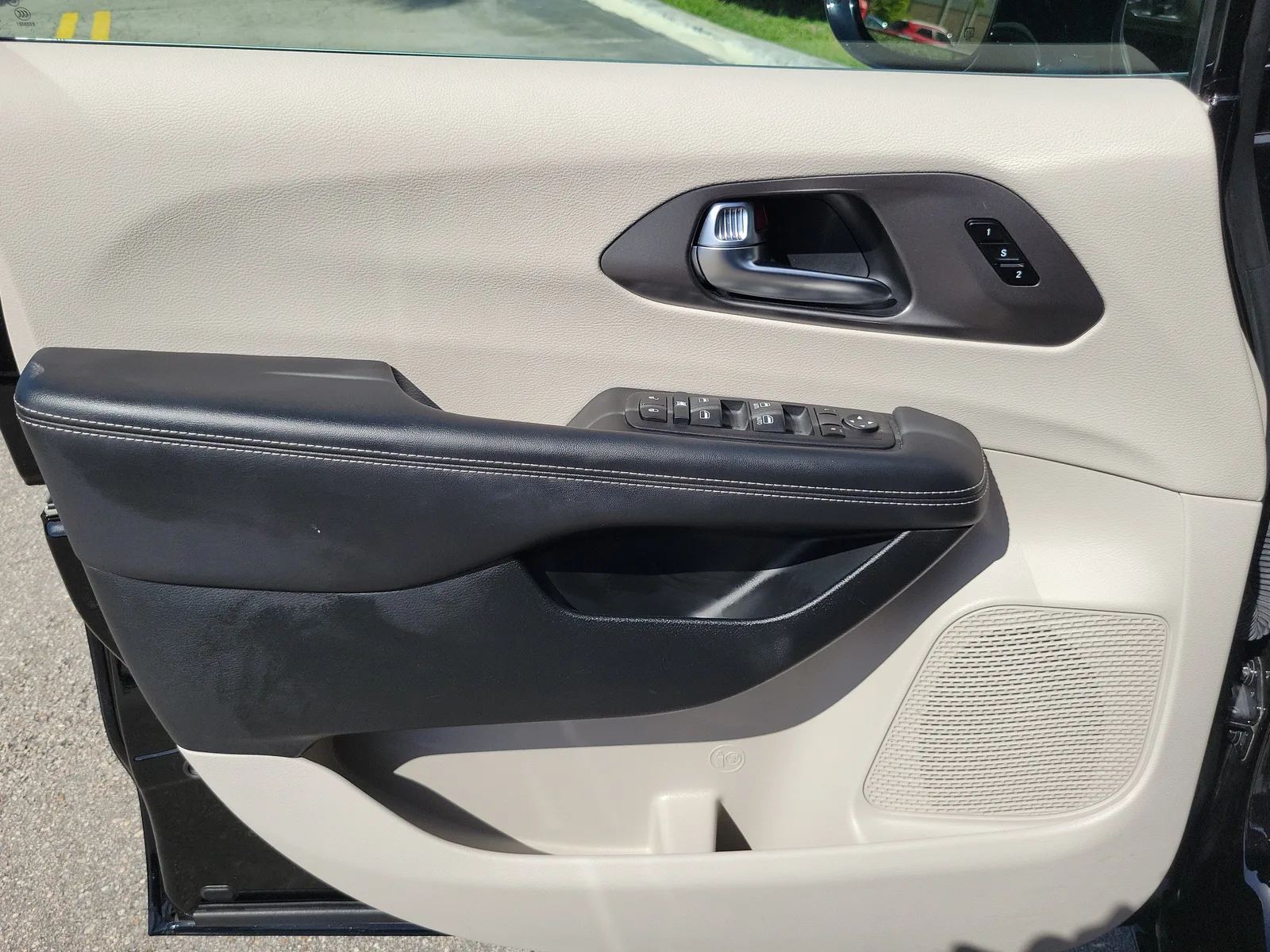 2024 Chrysler Pacifica Touring L photo 23