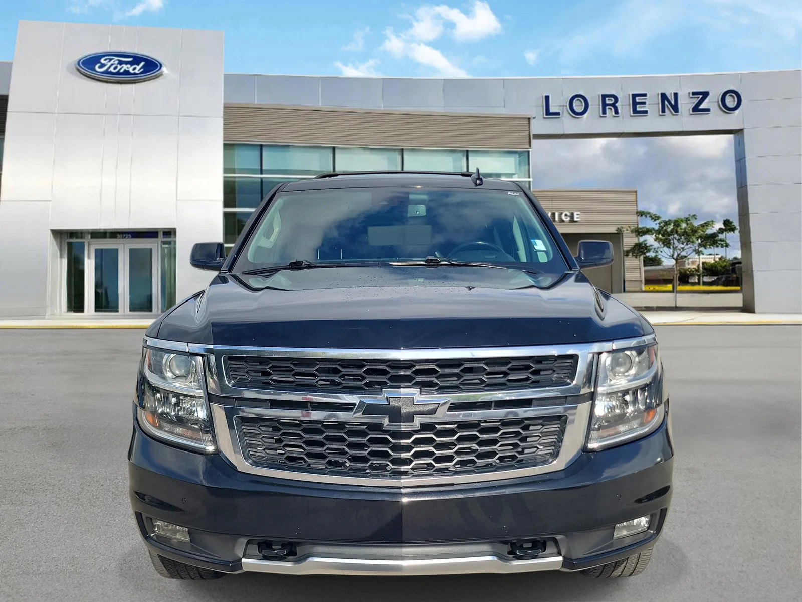 2020 Chevrolet Suburban LT photo 2