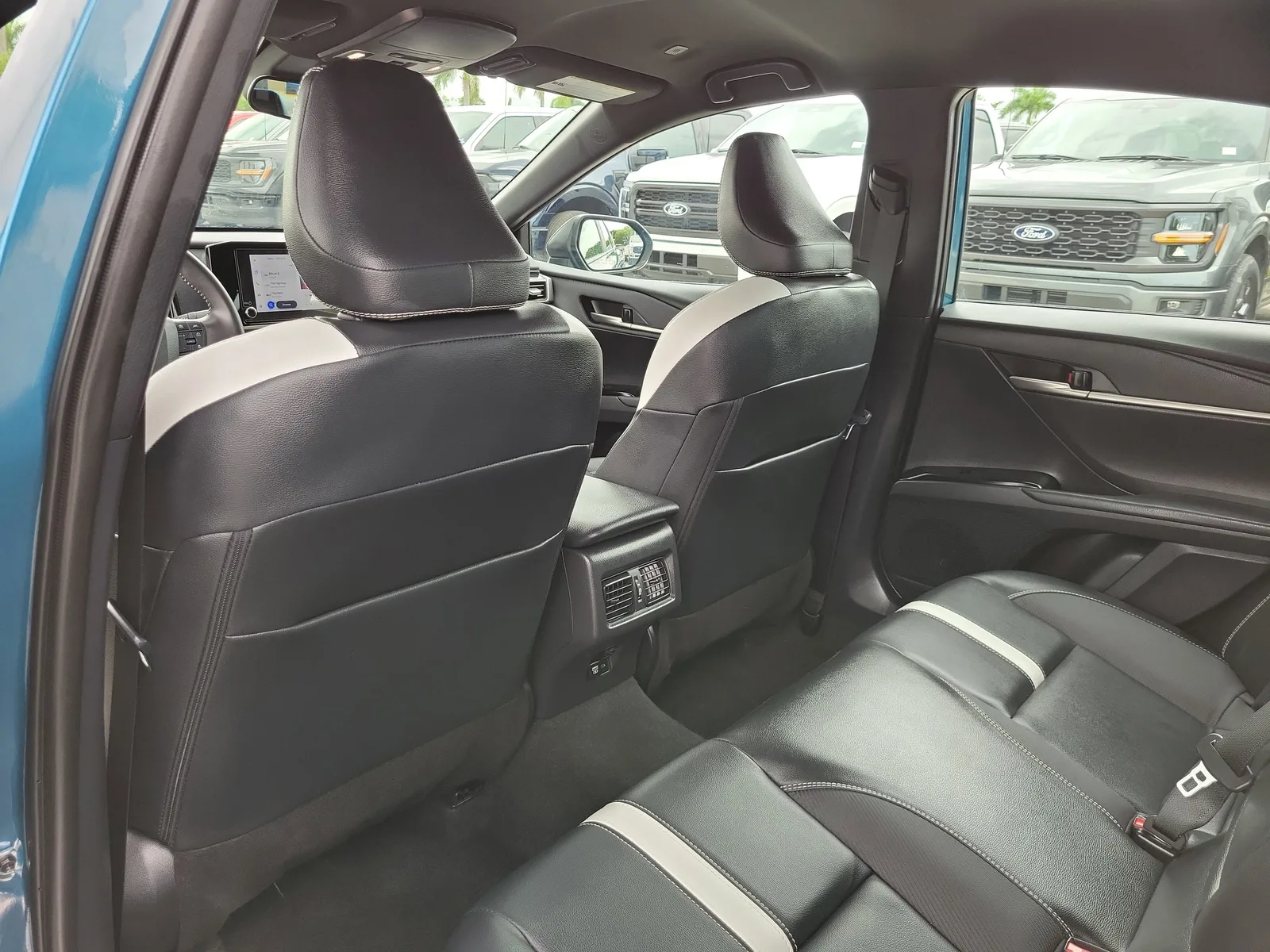 2025 Toyota Camry SE photo 19