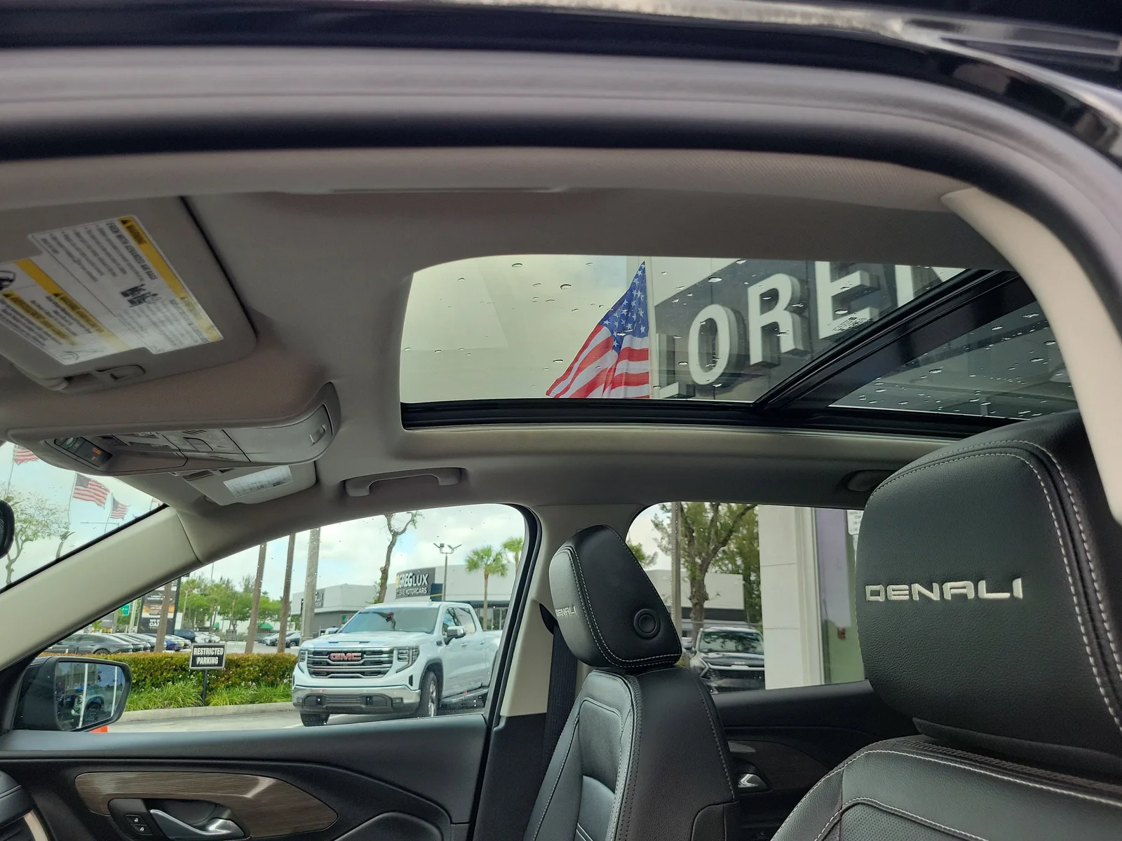 2024 GMC Terrain Denali photo 11