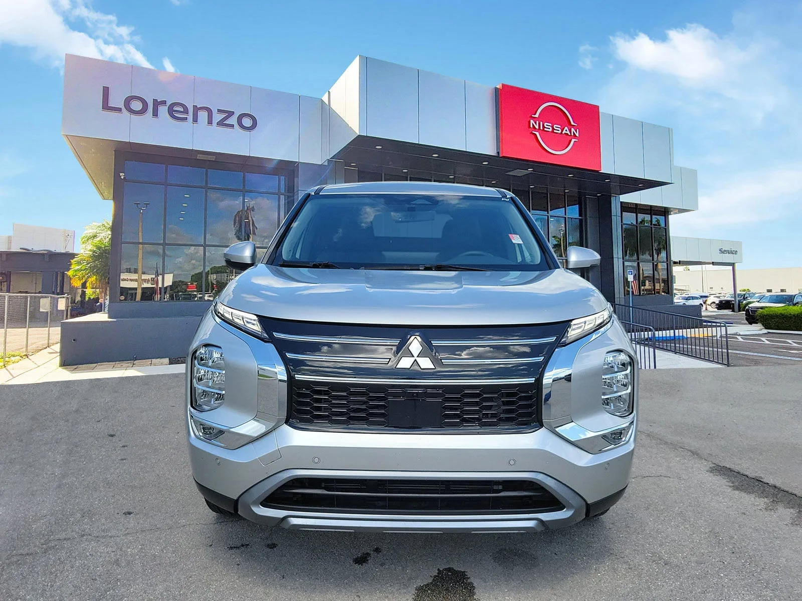 2025 Mitsubishi Outlander SE photo 2