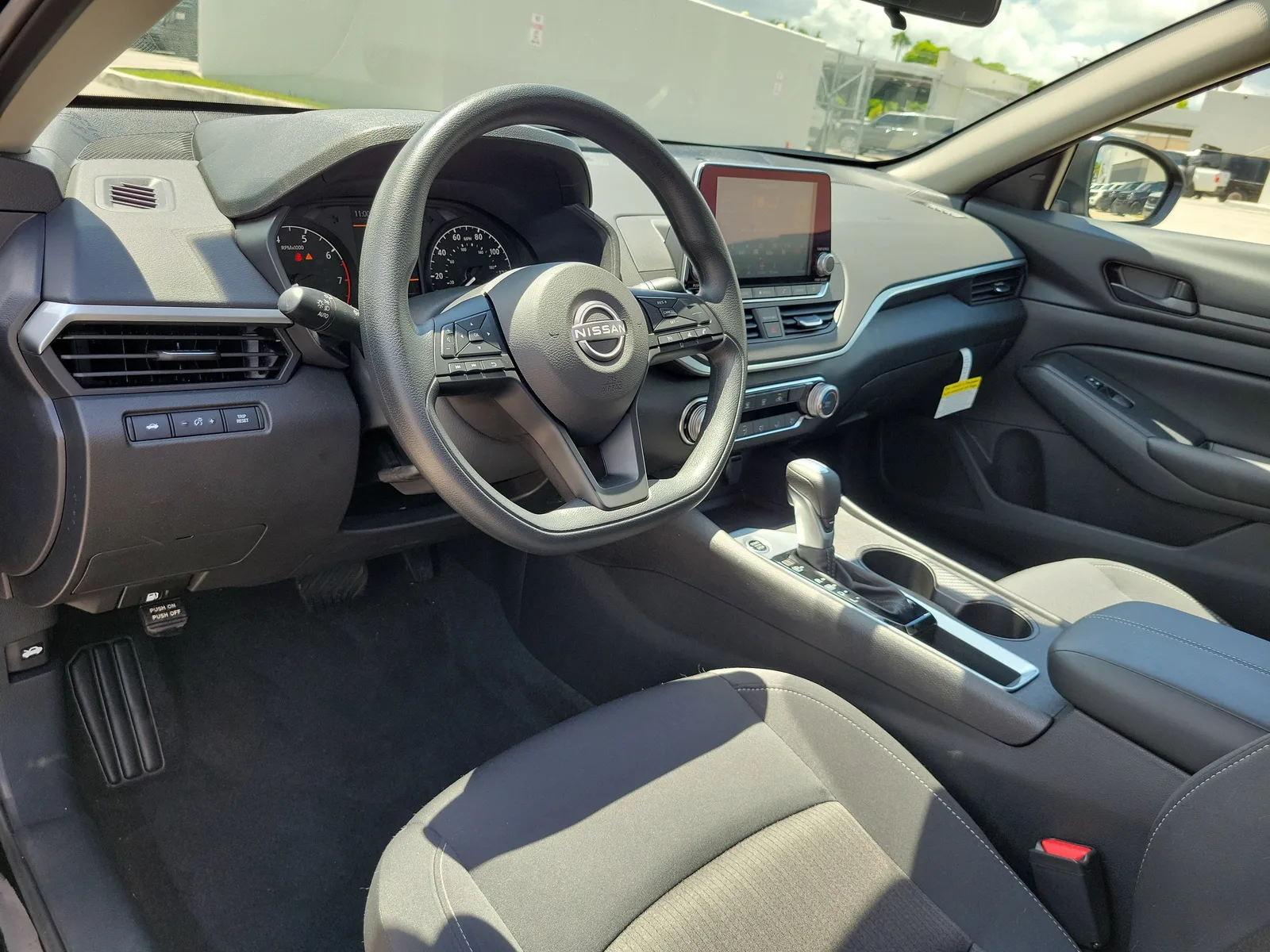 2025 Nissan Altima S photo 12