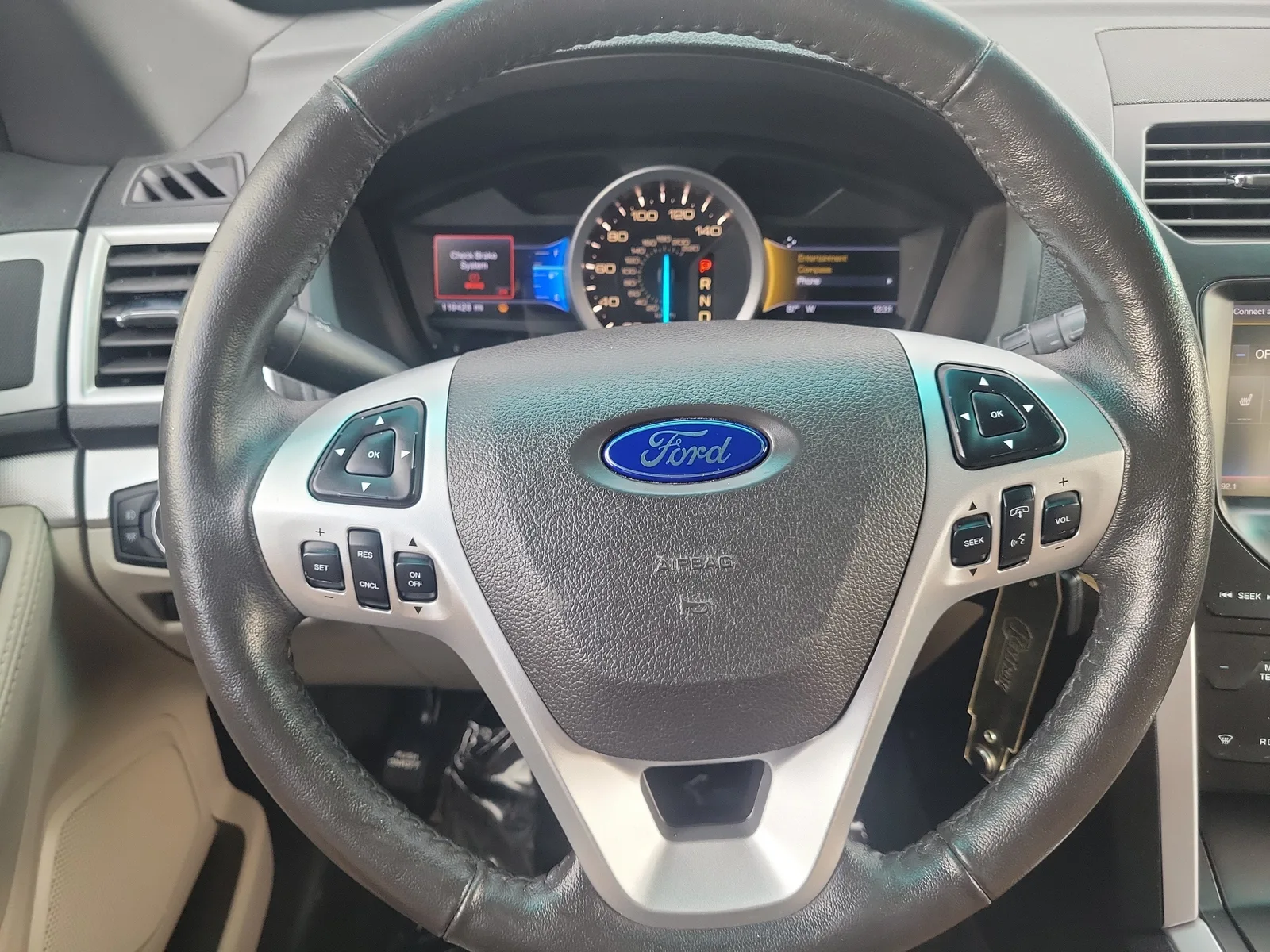 2014 Ford Explorer XLT photo 24