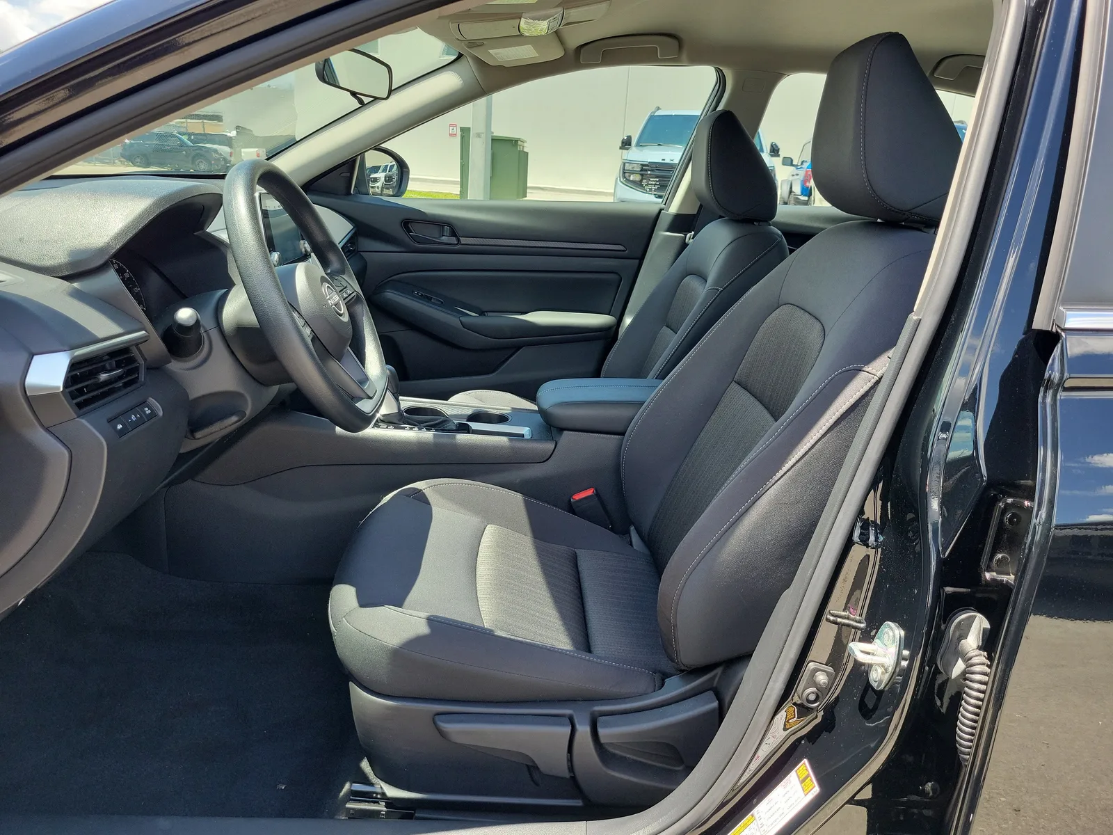 2025 Nissan Altima S photo 17