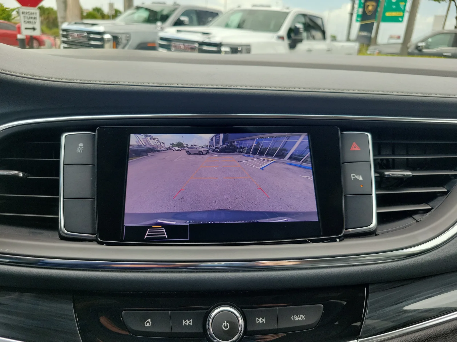 2021 Buick Enclave Essence photo 10