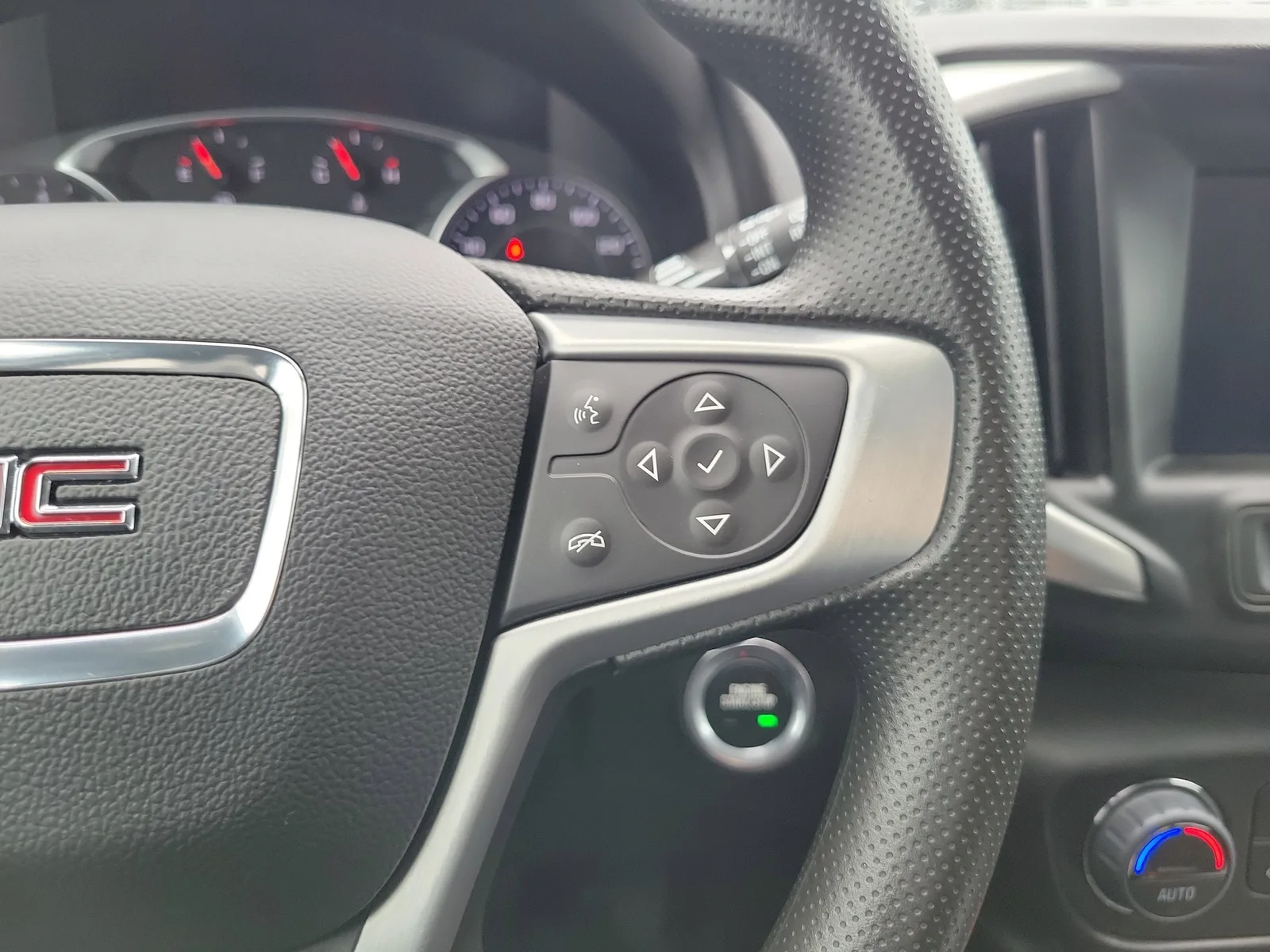 2023 GMC Terrain SLE photo 18