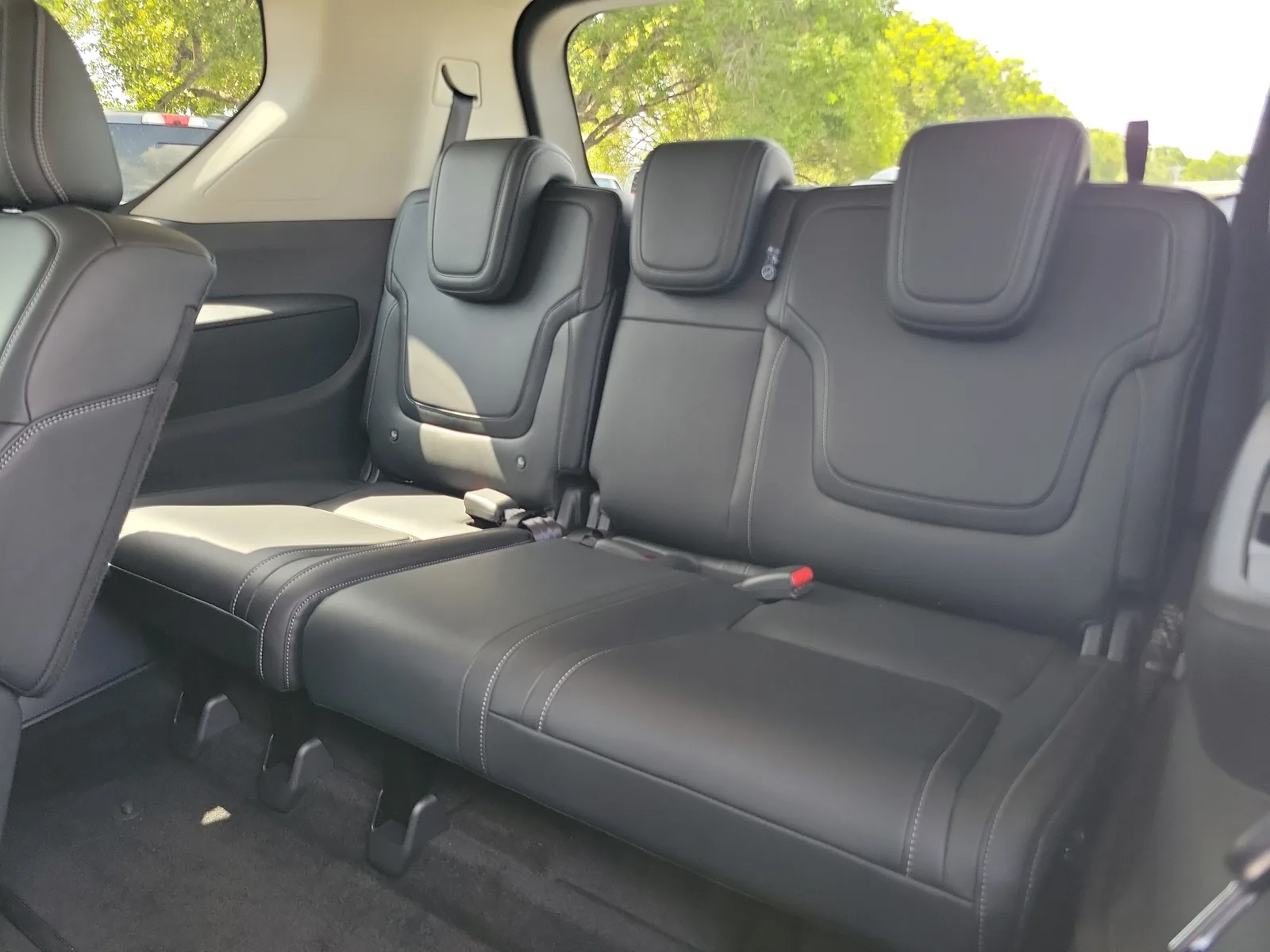 2026 Nissan Armada SV photo 16