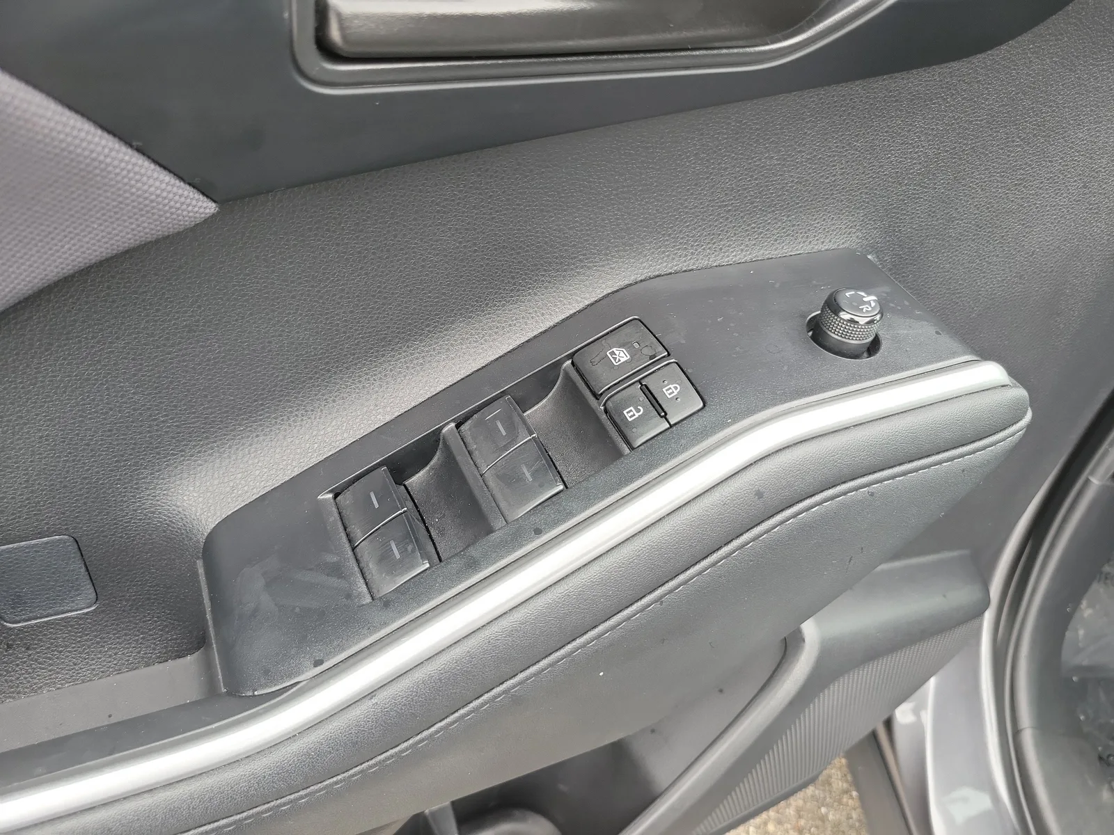 2023 Toyota Highlander LE photo 27