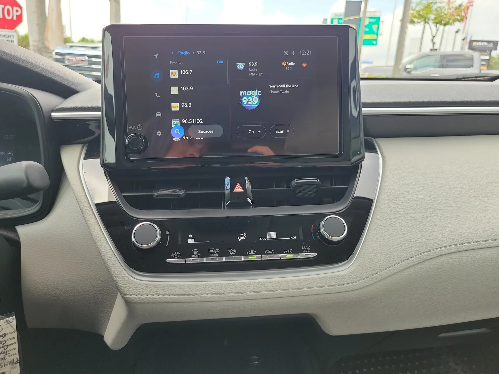 2026 Toyota Corolla Cross L photo 19