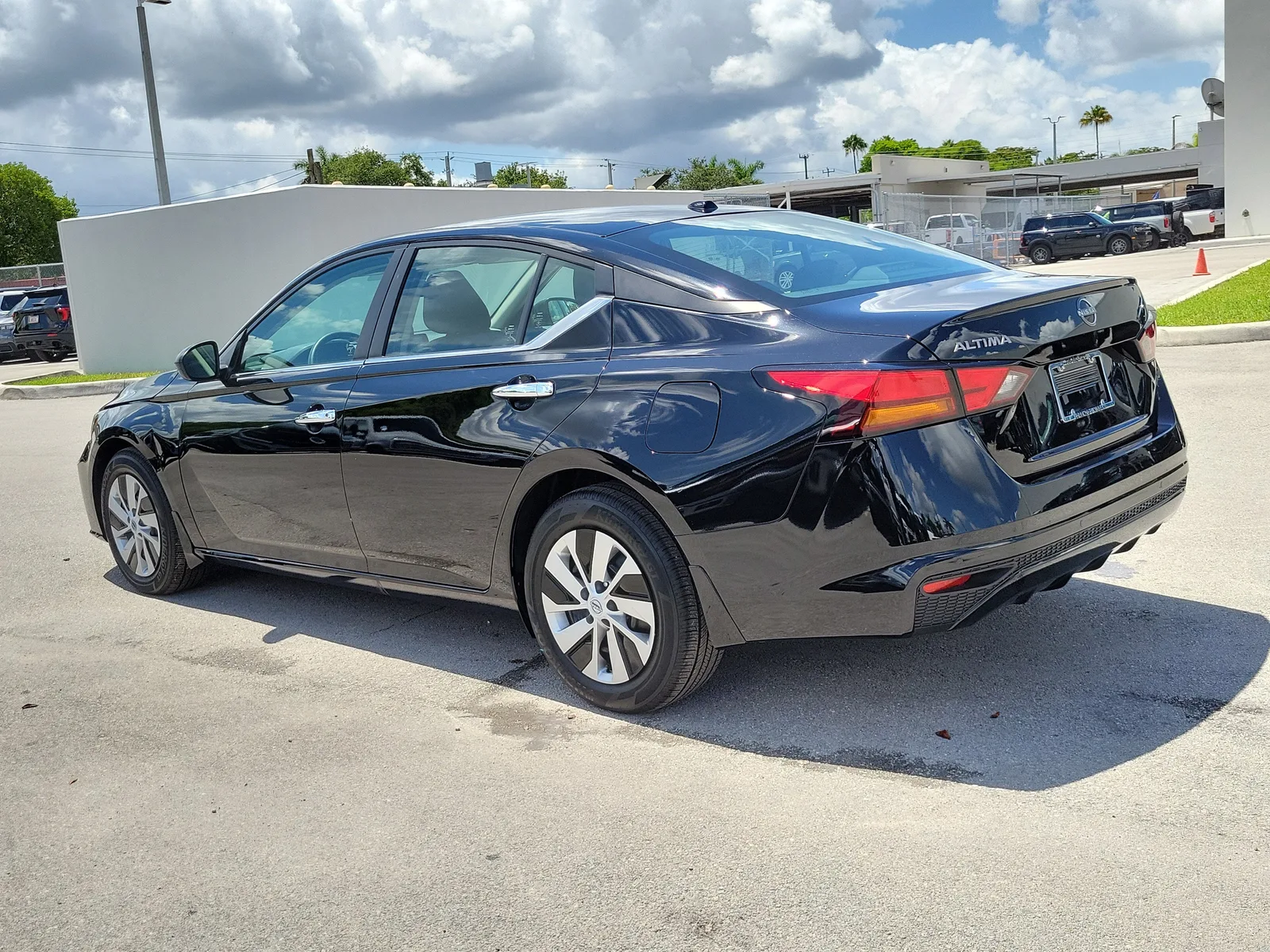 2025 Nissan Altima S photo 7