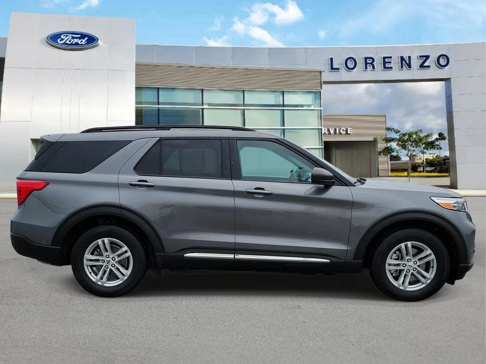 2024 Ford Explorer XLT photo 4