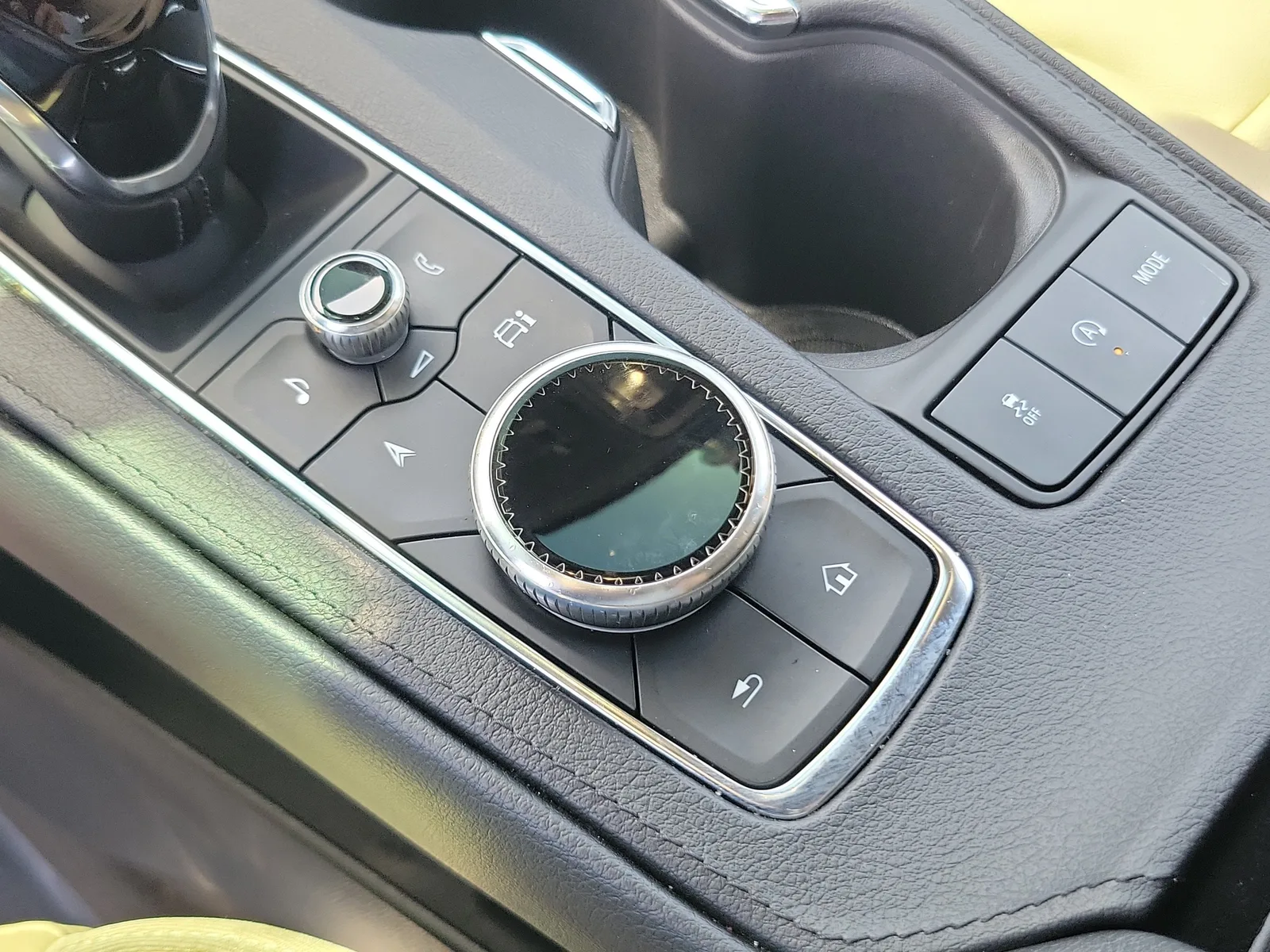 2024 Cadillac XT4 FWD Luxury photo 27