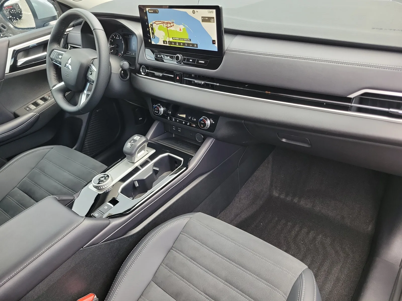 2025 Mitsubishi Outlander SE photo 20