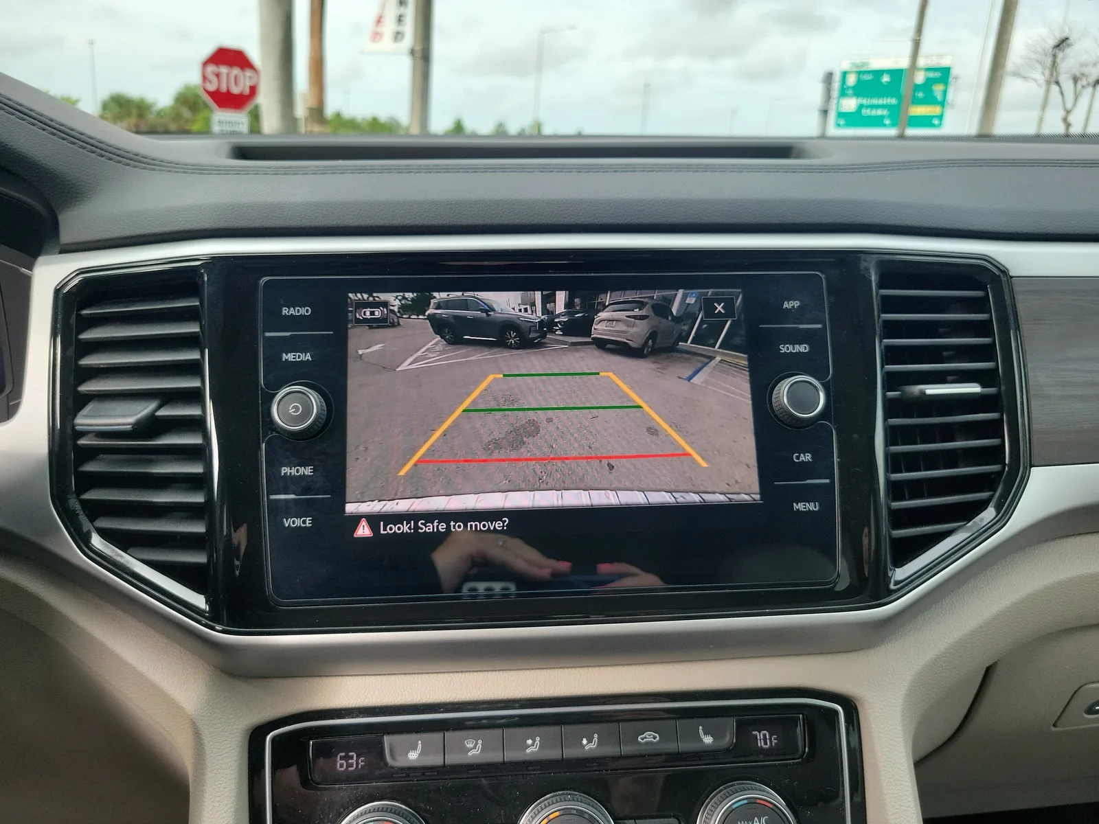 2022 Volkswagen Atlas 3.6L V6 SE w/Technology photo 10