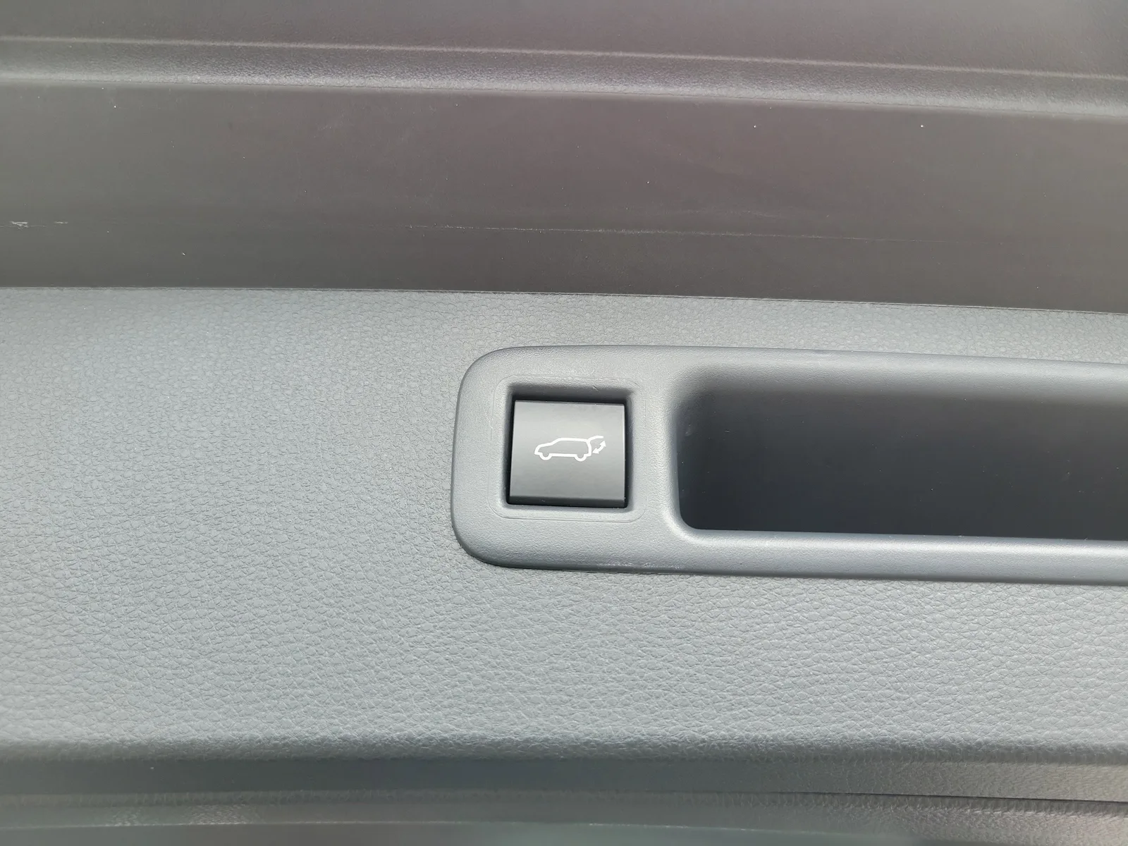 2023 Toyota Highlander LE photo 17