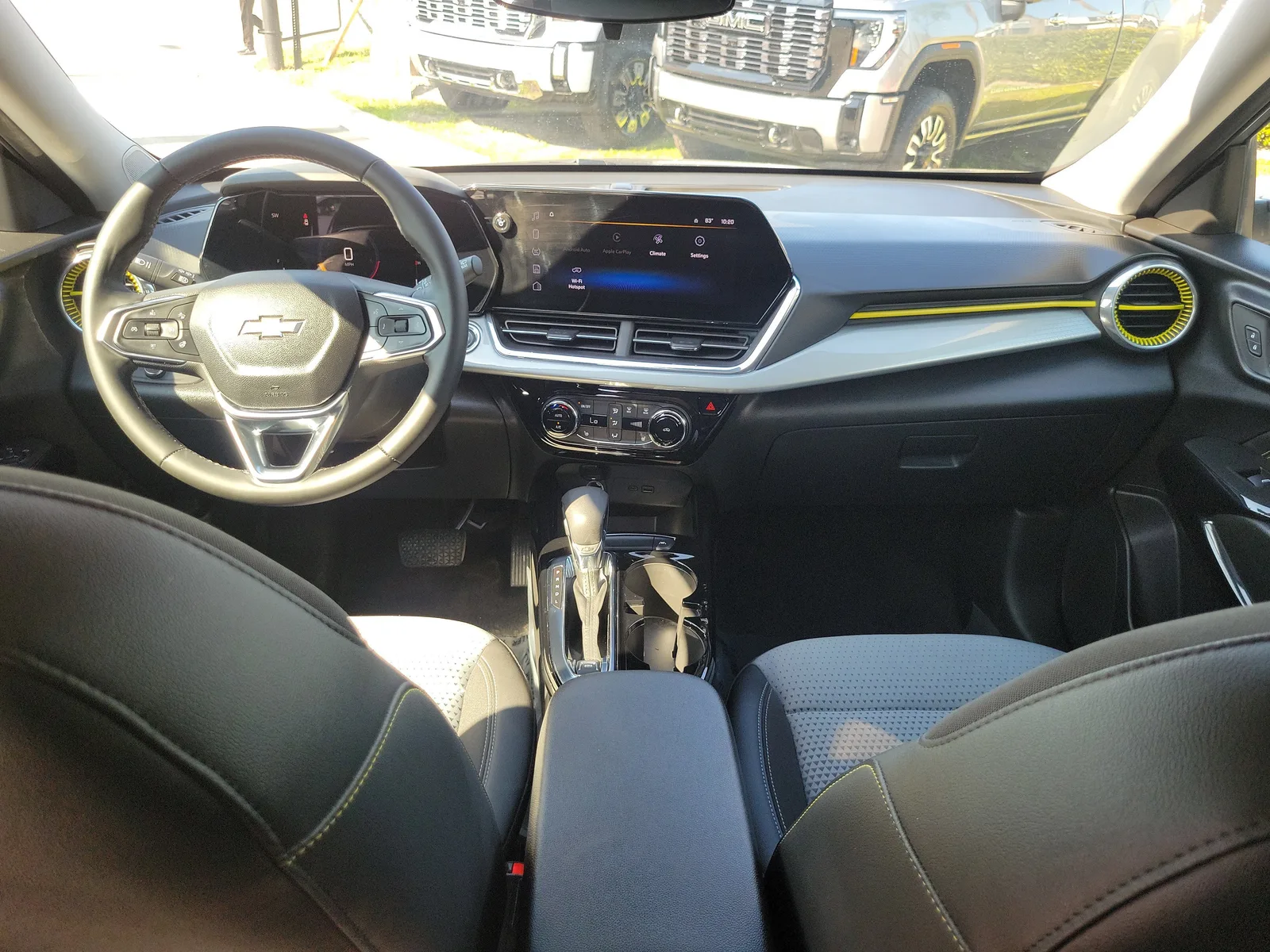2025 Chevrolet Trax LT photo 16