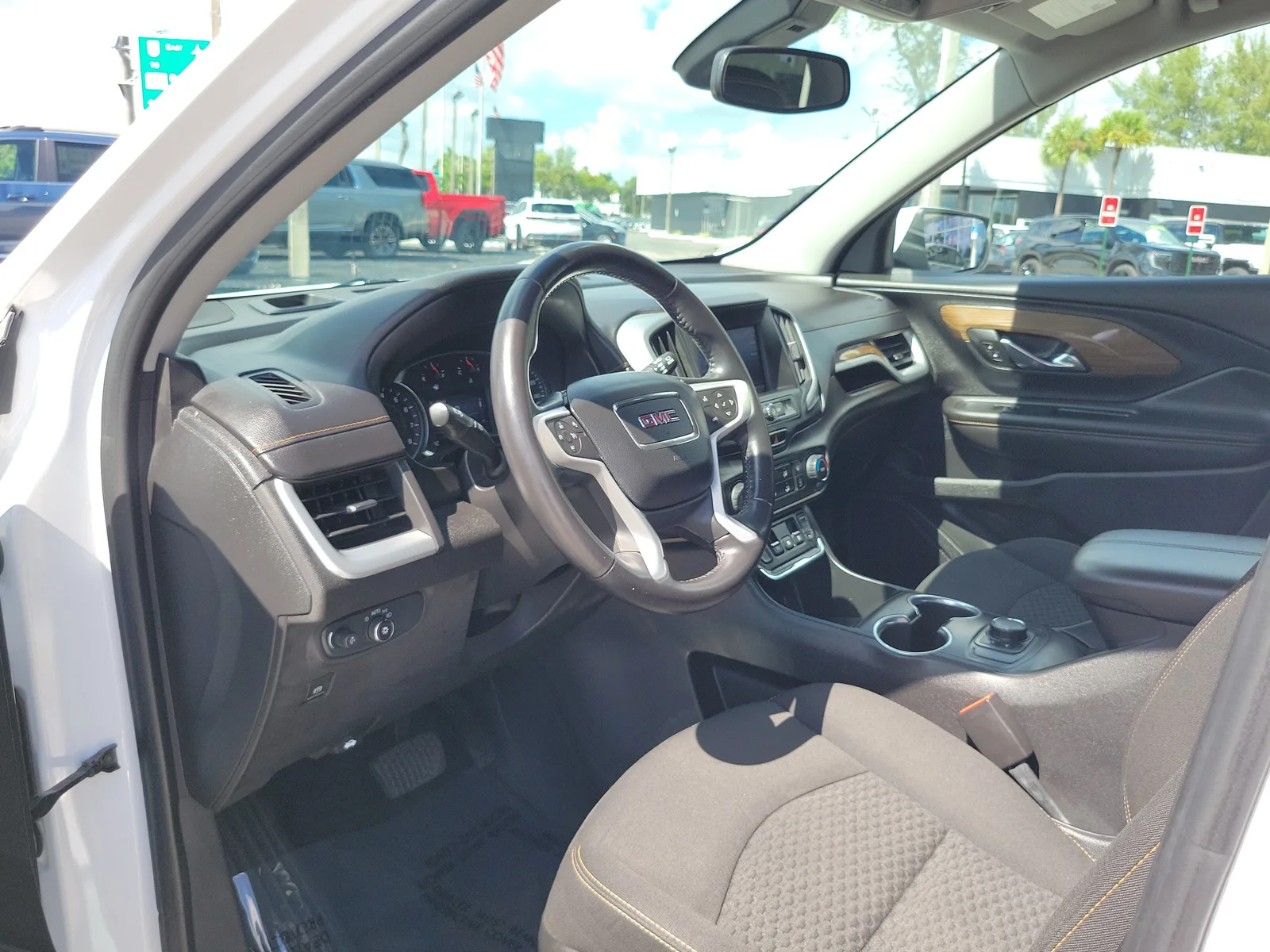 2020 GMC Terrain SLE photo 9