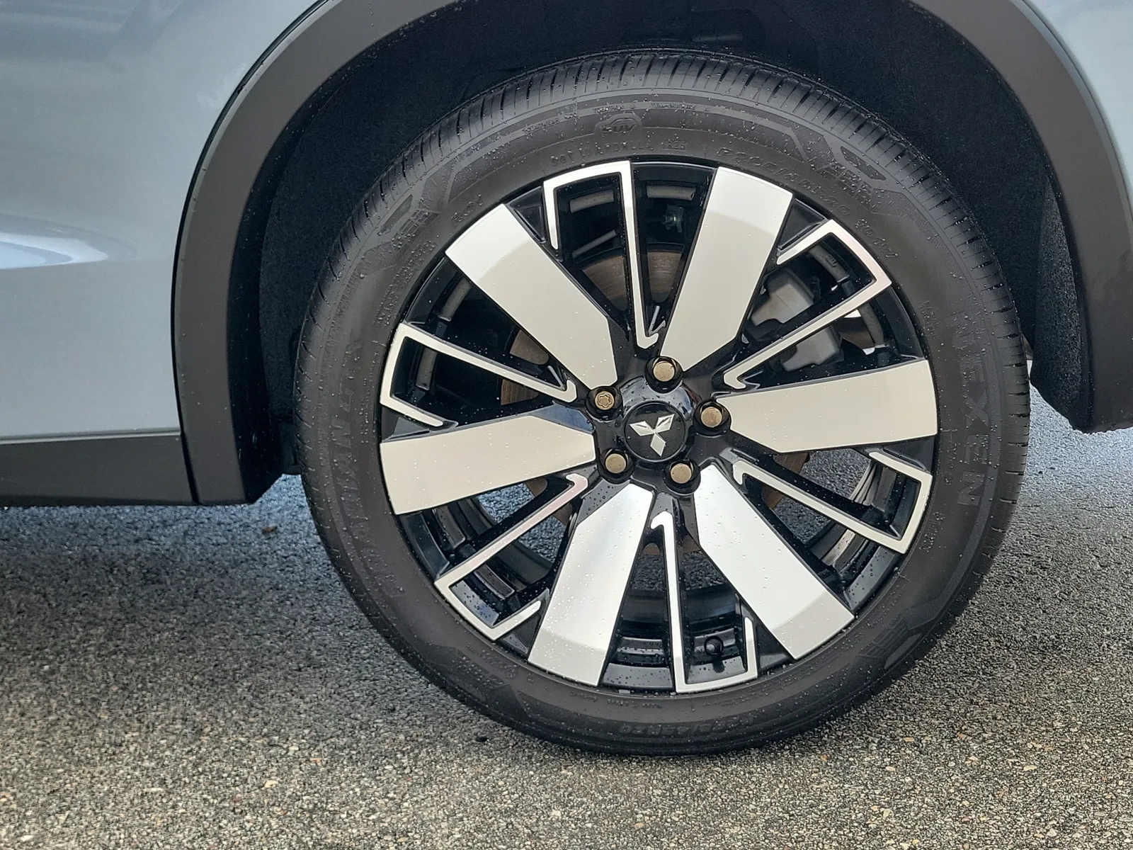 2025 Mitsubishi Outlander SE photo 31
