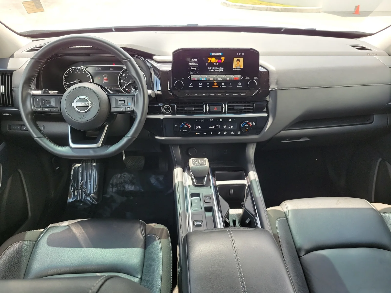 2024 Nissan Pathfinder SL photo 16