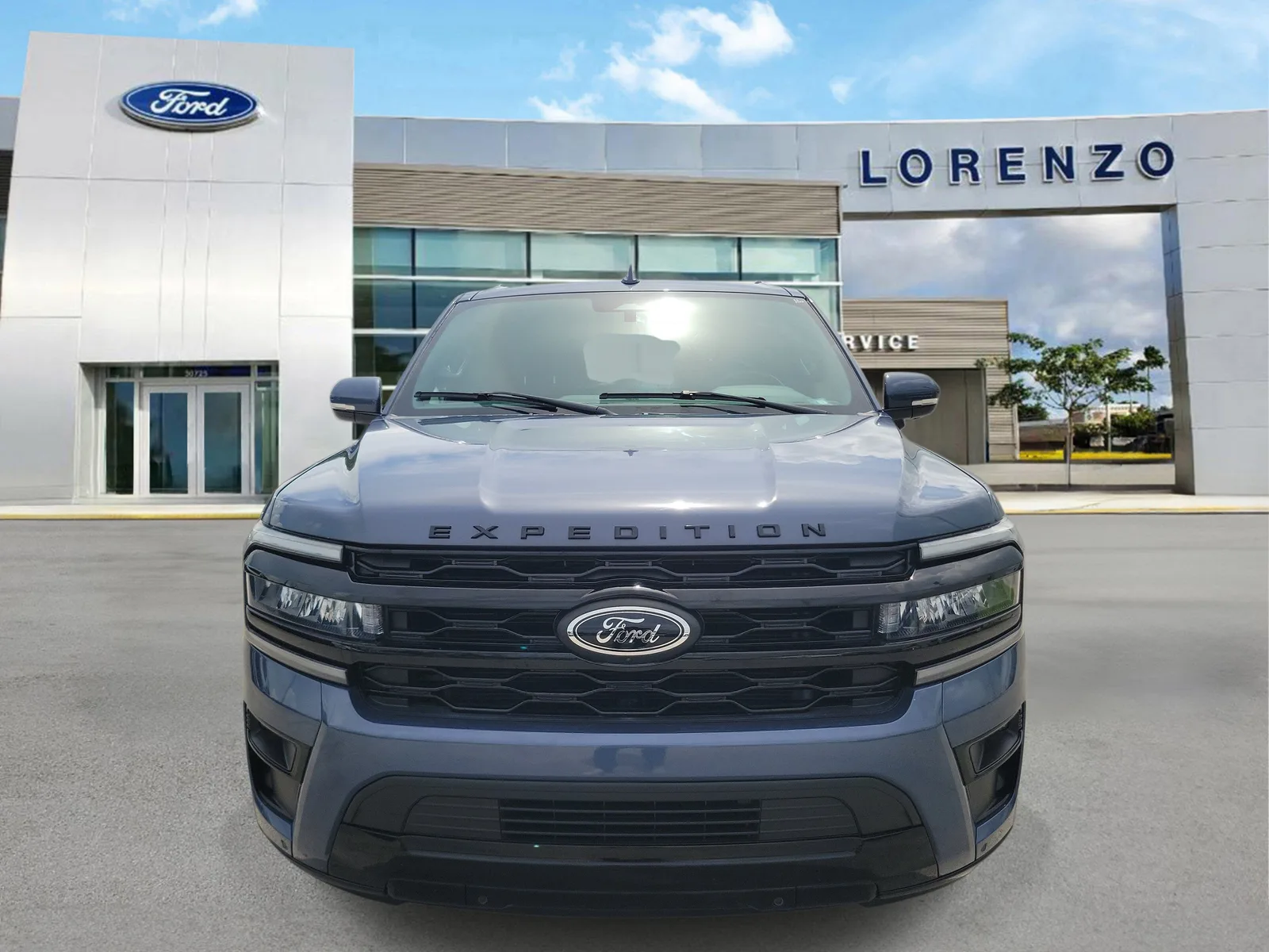 2023 Ford Expedition Limited photo 2
