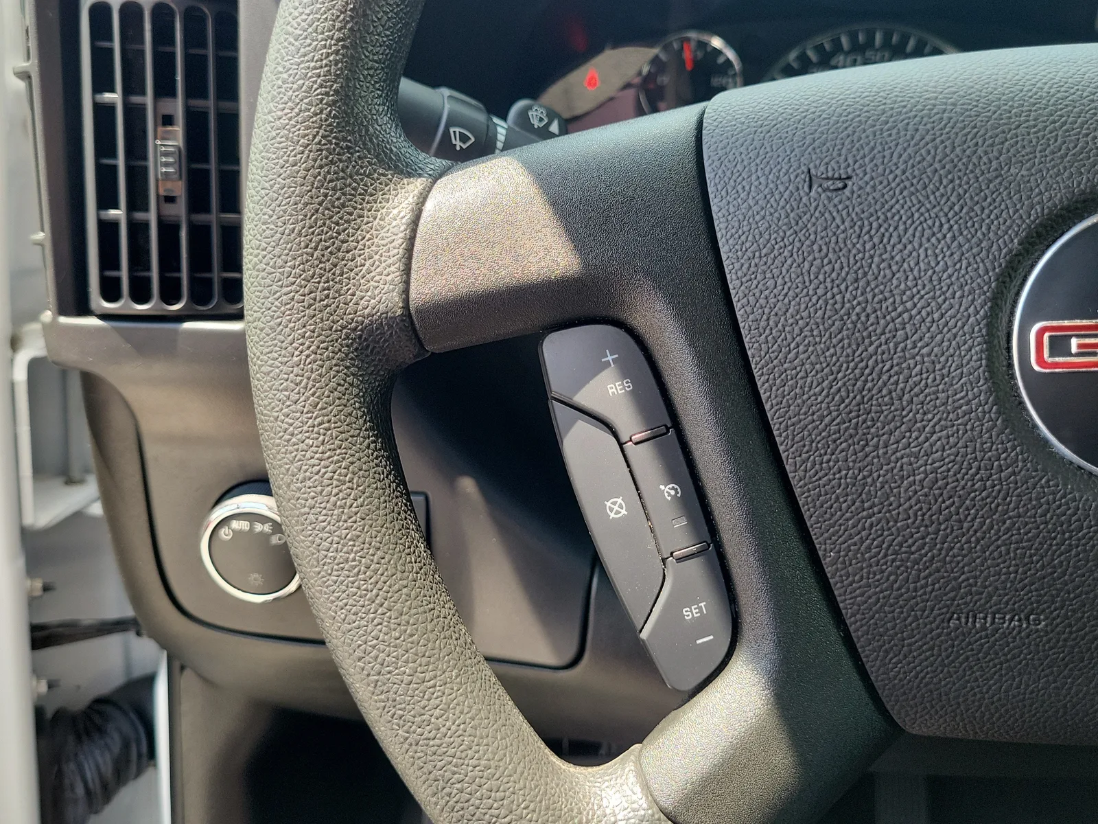 2025 GMC Savana Cargo Work Van photo 17