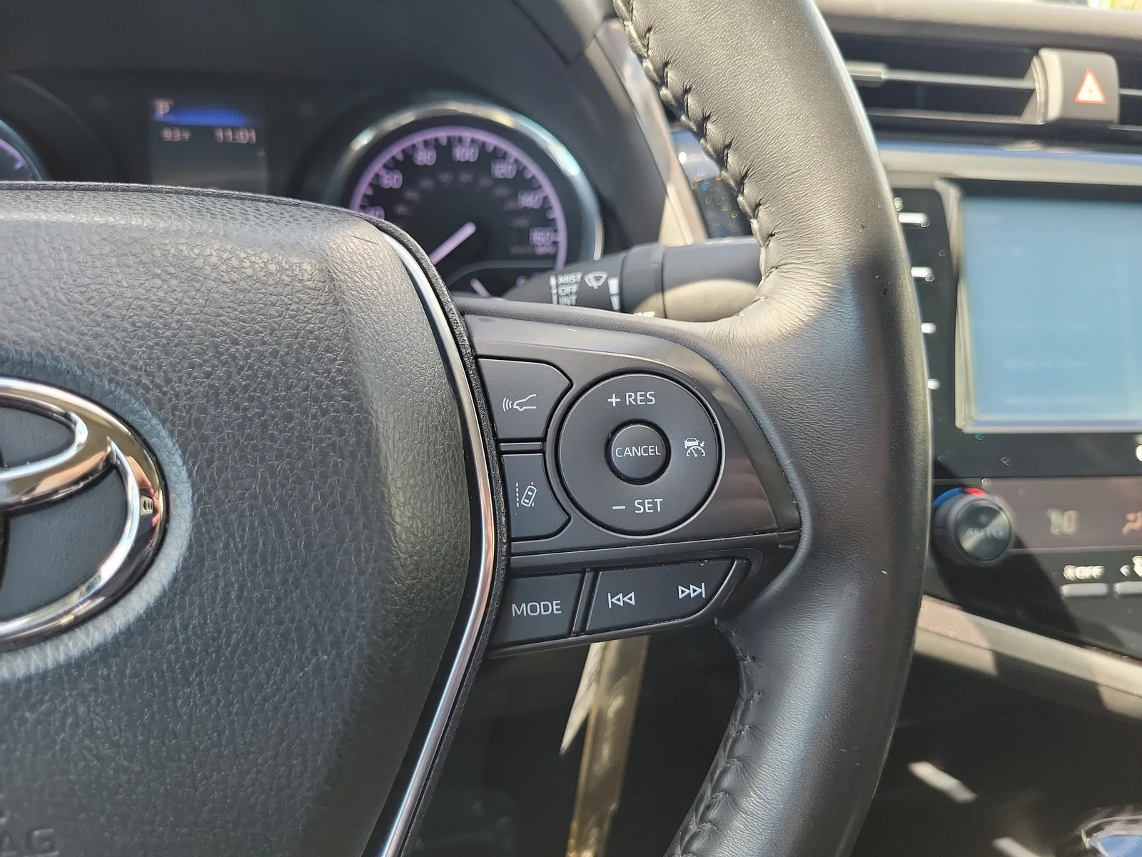 2020 Toyota Camry SE photo 19