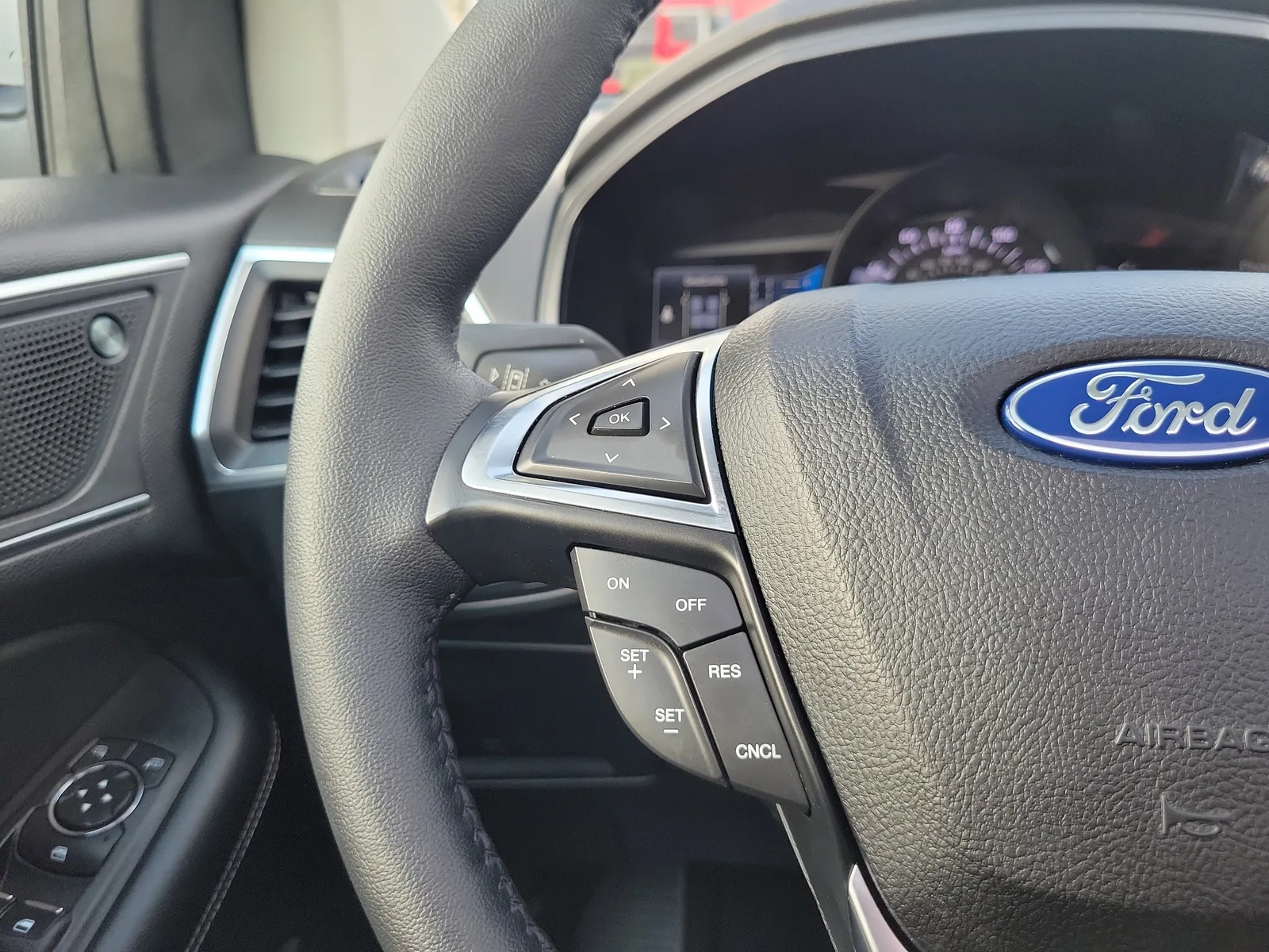 2022 Ford Edge Titanium 4WD photo 21