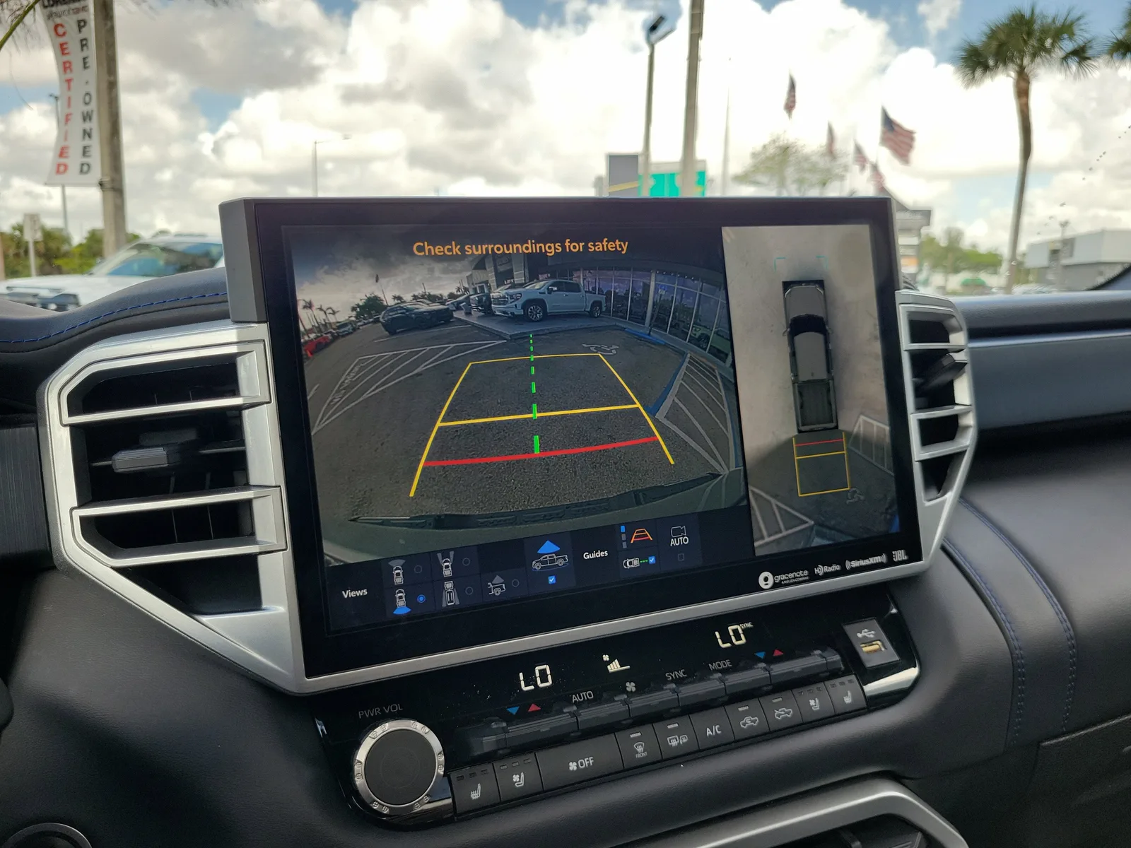 2023 Toyota Tundra 4WD Platinum photo 10