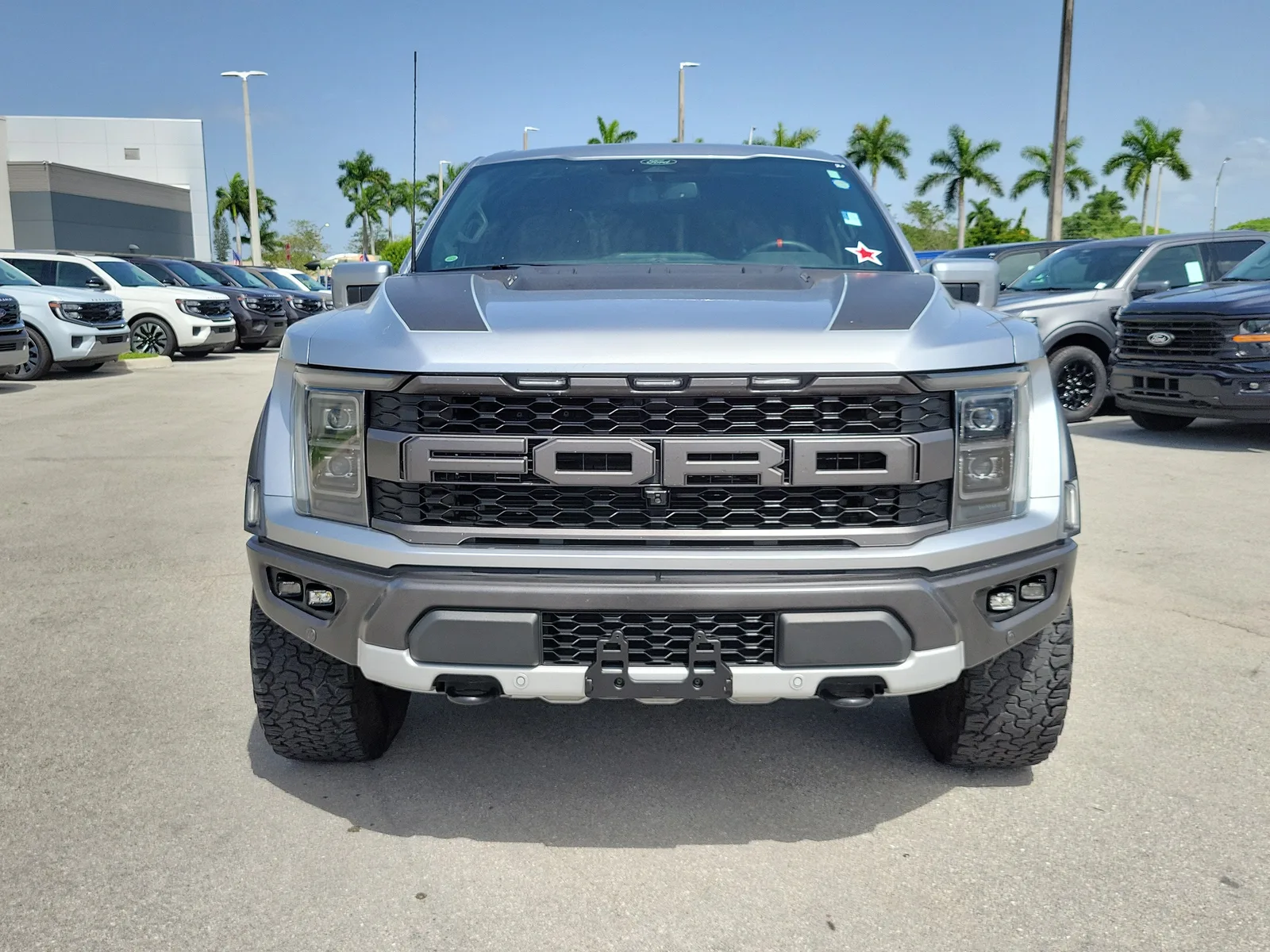 2022 Ford F-150 Raptor 4WD photo 2