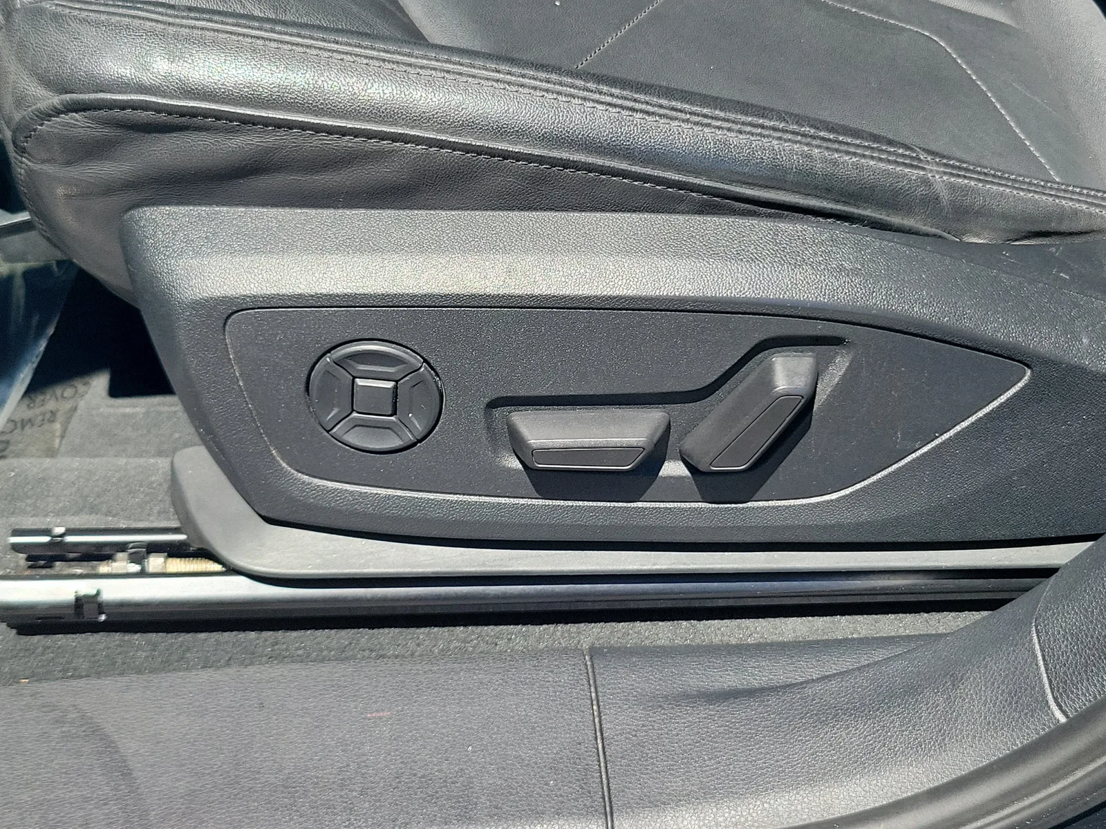 2020 Audi Q3 S line Premium photo 13