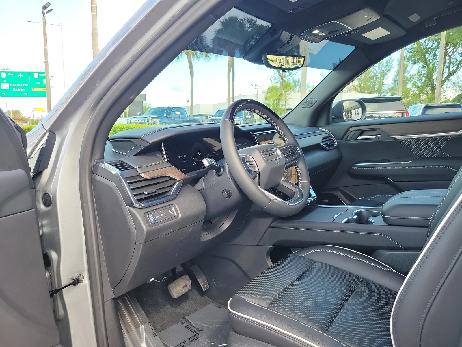2025 GMC Acadia Denali photo 9