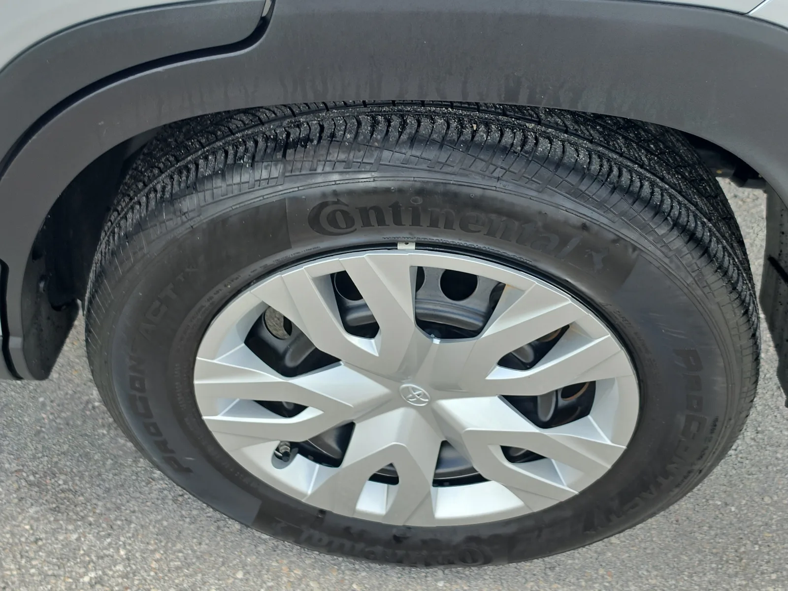 2025 Toyota Corolla Cross L photo 10